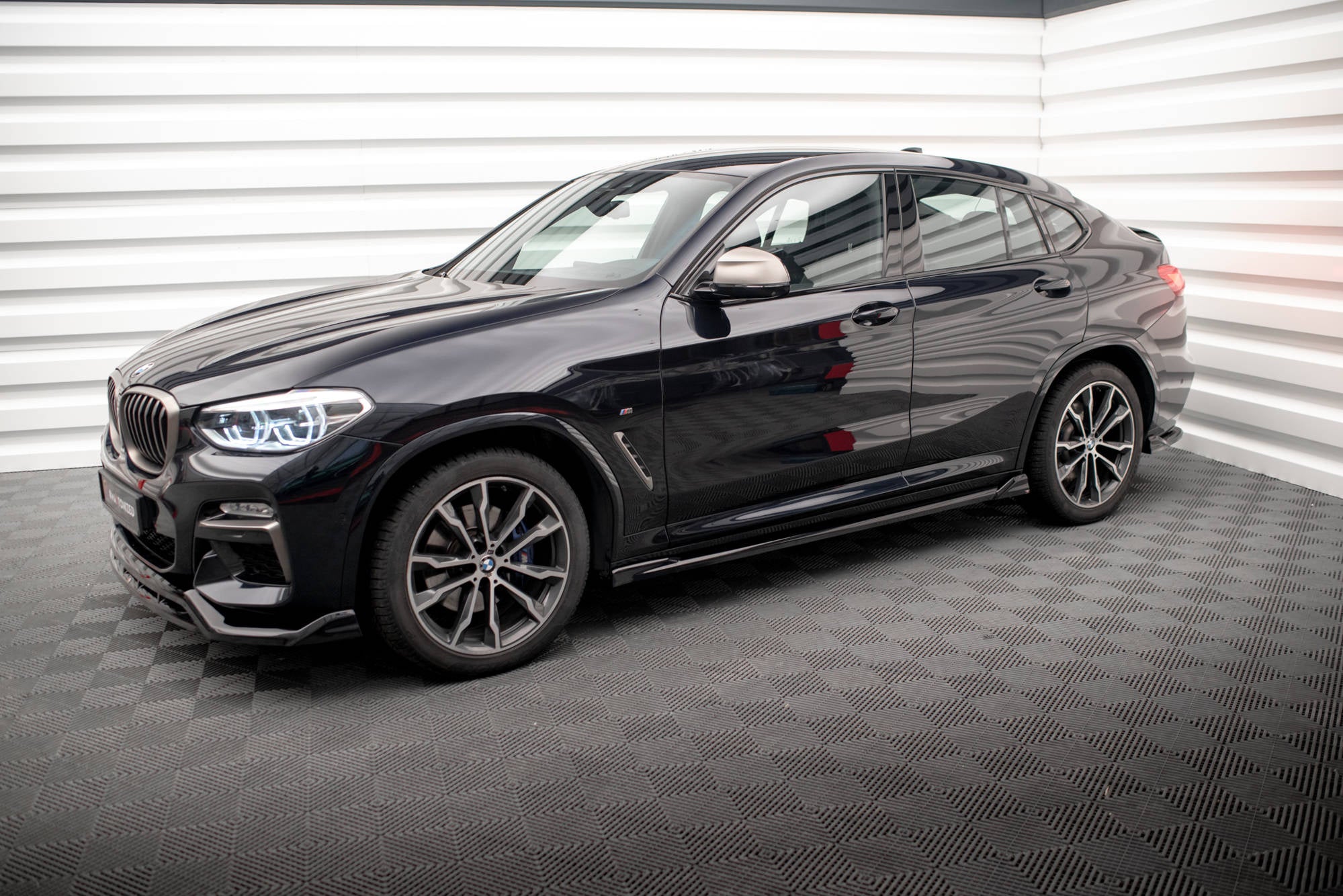 Maxton Design Difusores de taloneras laterales V.2 para BMW X4 M-Pack G02 - imagen 2