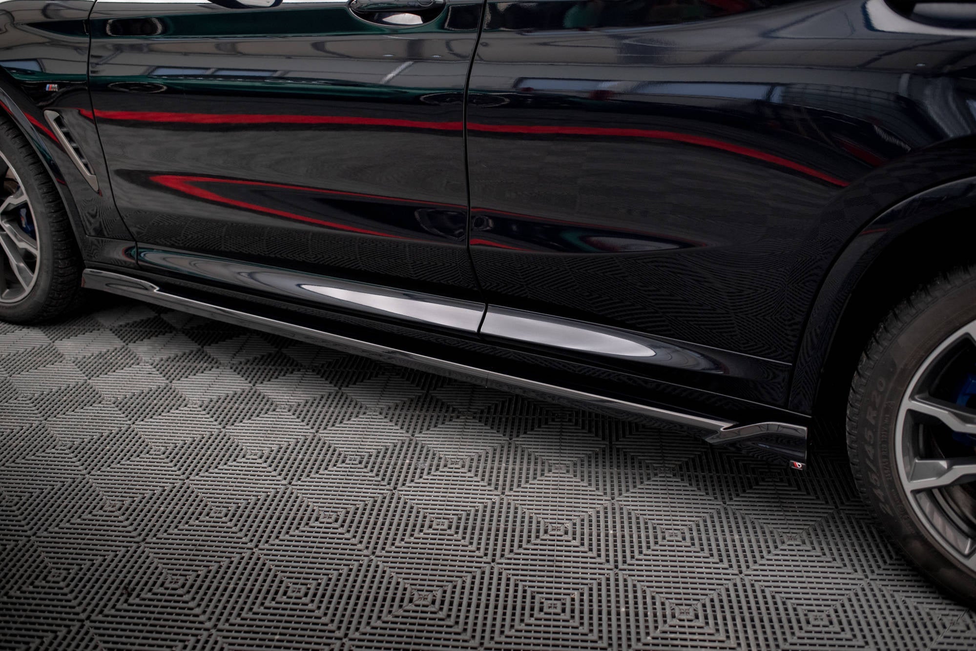 Maxton Design Difusores de taloneras laterales V.2 para BMW X4 M-Pack G02 - imagen 3