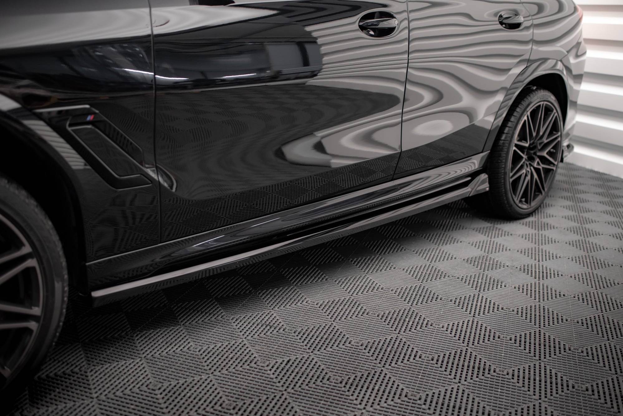 Maxton Design Difusores de taloneras laterales para BMW X6 M F96 Facelift - imagen 3