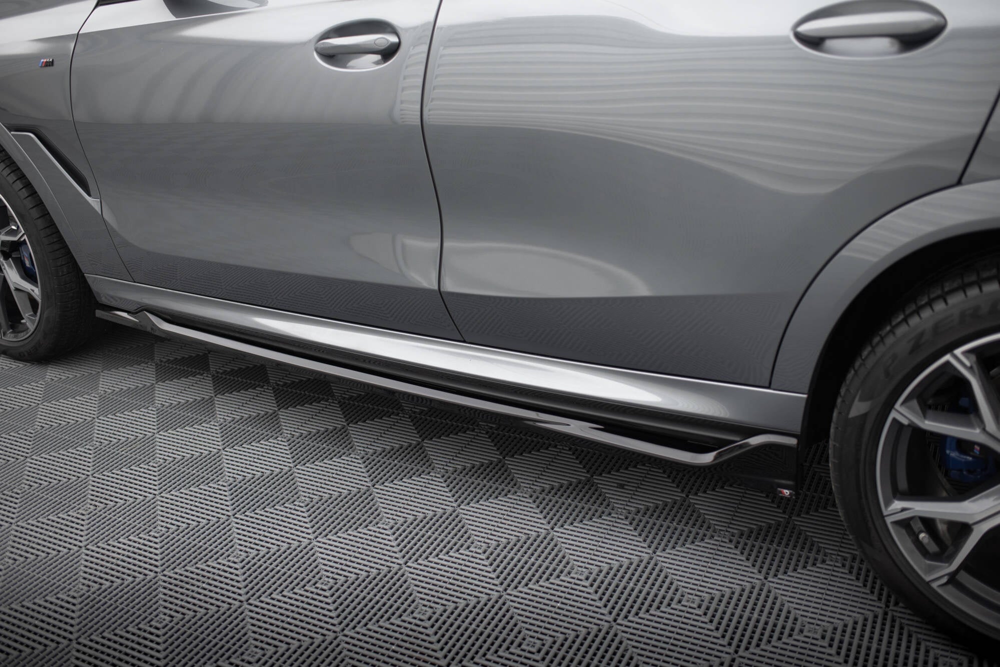 Maxton Design Difusores de taloneras laterales V.2 para BMW X6 M-Pack G06 Facelift - imagen 3