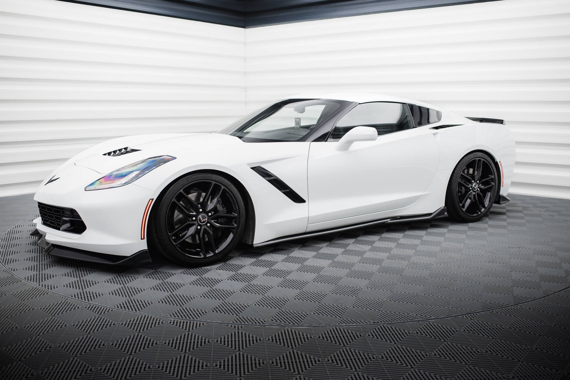 Maxton Design Difusores de taloneras laterales V.2 para Chevrolet Corvette Stingray C7 - imagen 2