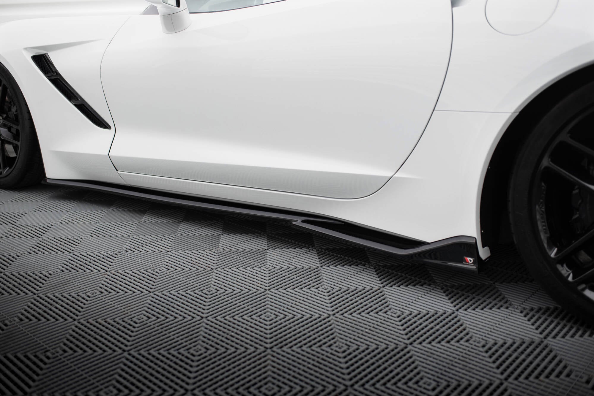 Maxton Design Difusores de taloneras laterales V.2 para Chevrolet Corvette Stingray C7 - imagen 3