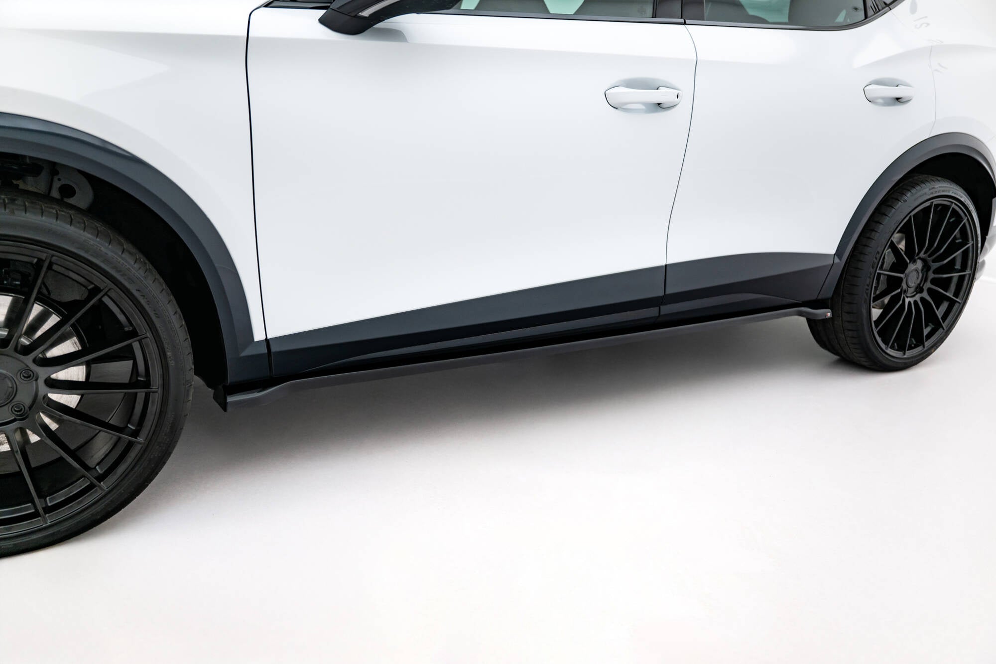 Maxton Design Difusores de taloneras laterales V.2 para Cupra Formentor Mk1 Facelift - imagen 1