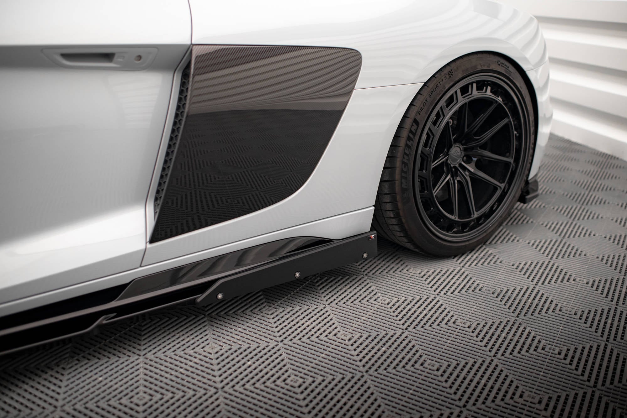 Maxton Design Difusores de taloneras laterales V.2+ Flaps para Audi R8 Mk2 Facelift - imagen 4