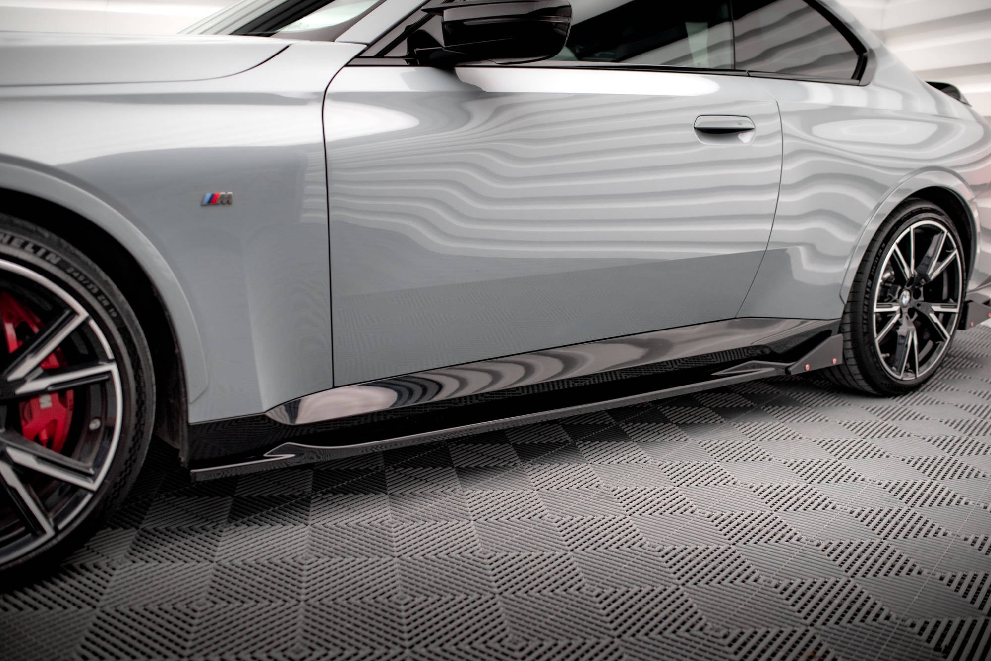 Maxton Design Difusores de taloneras laterales V.2 + Flaps para BMW 2 Coupe M-Pack / M240i G42 - imagen 1
