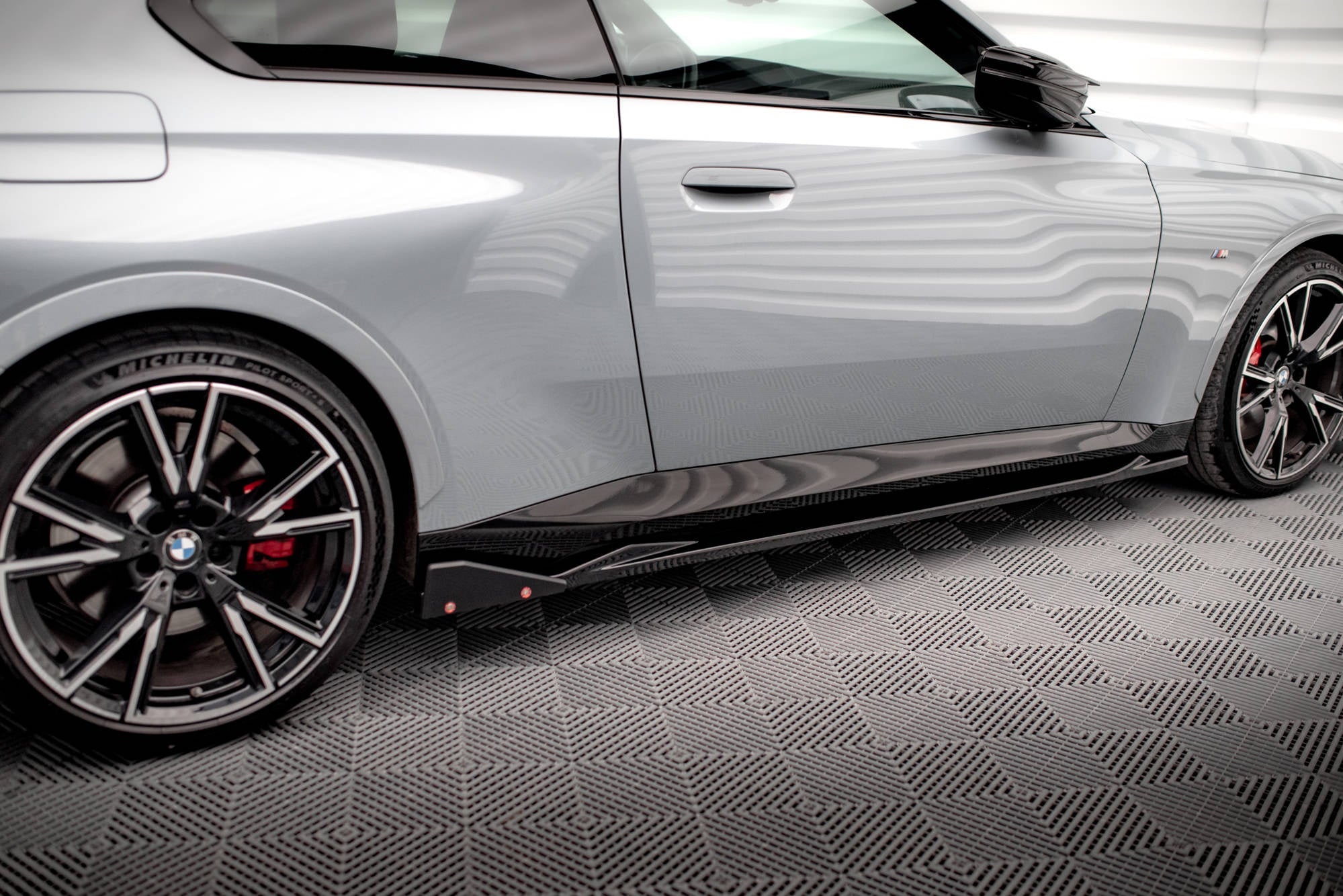 Maxton Design Difusores de taloneras laterales V.2 + Flaps para BMW 2 Coupe M-Pack / M240i G42 - imagen 3