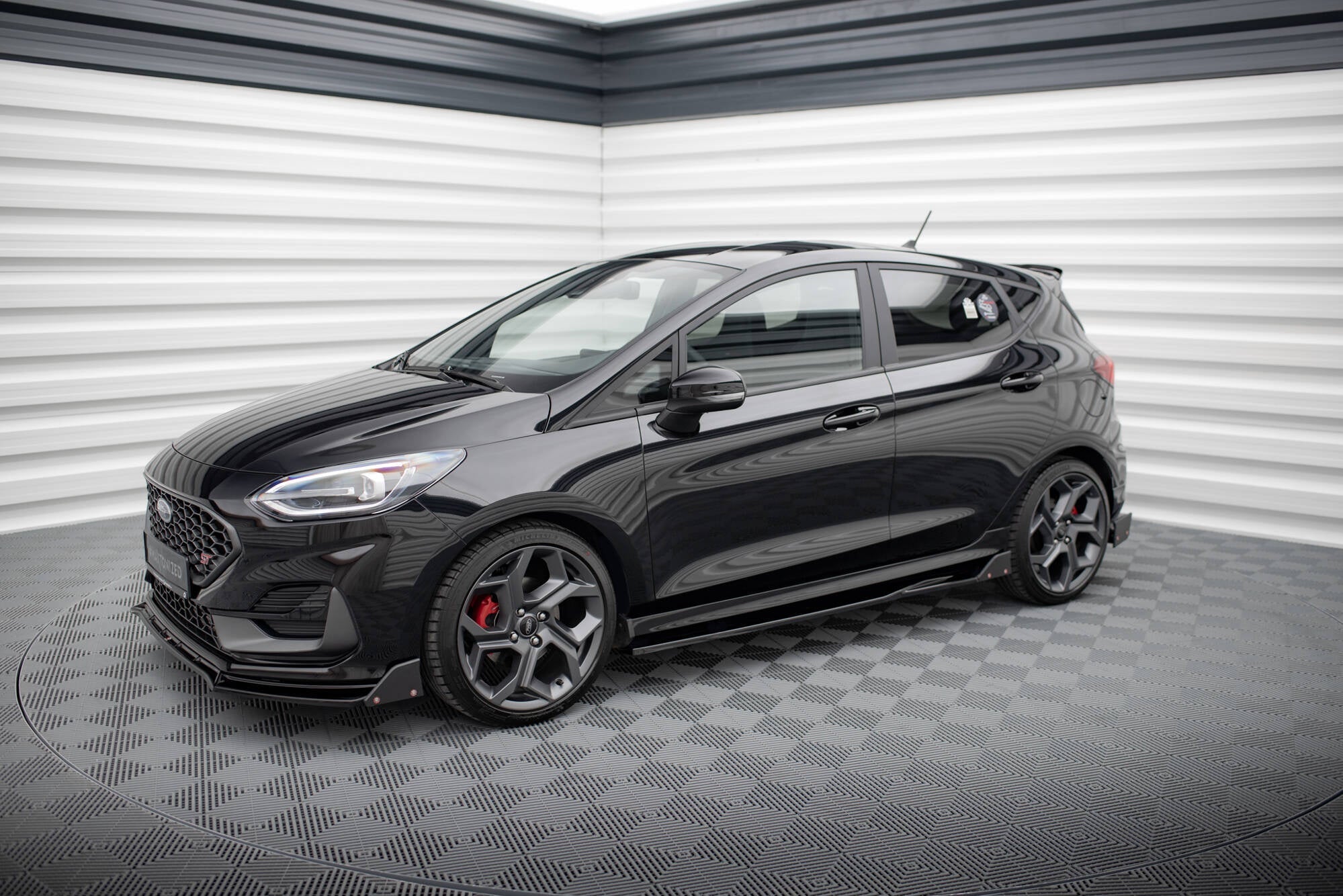 Maxton Design Difusores de taloneras laterales V.2 + Flaps para Ford Fiesta ST / ST-Line - imagen 2