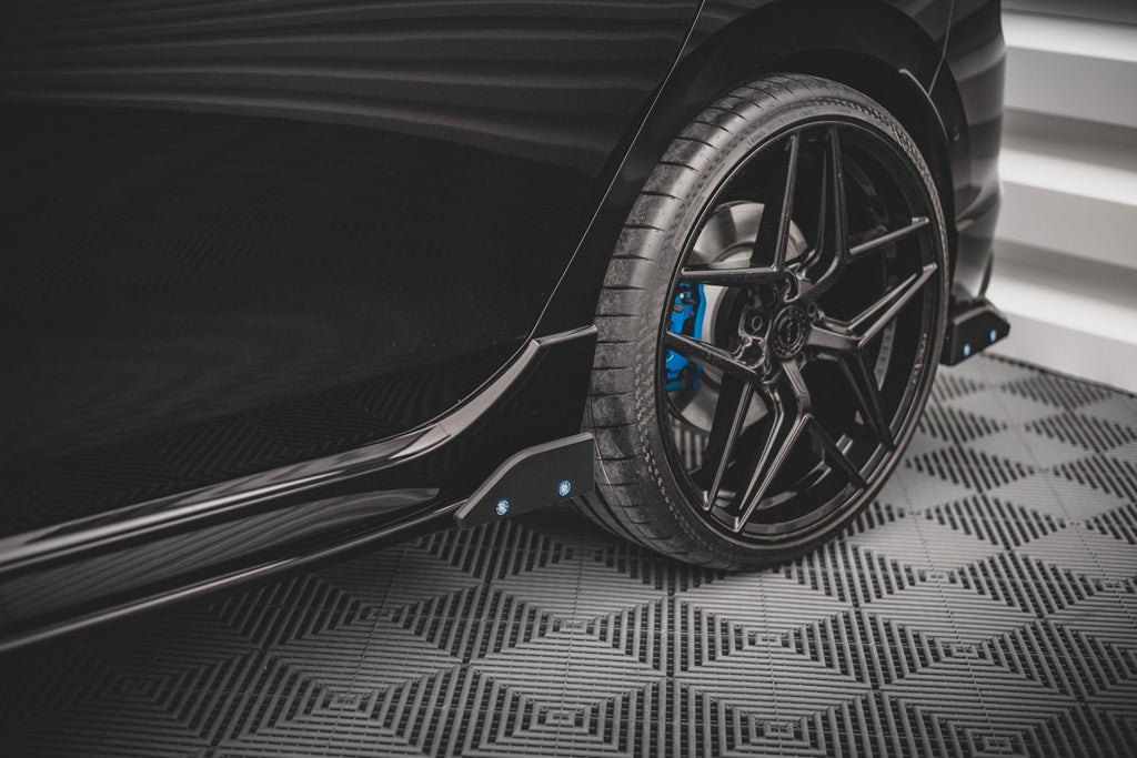 Maxton Design Difusores de taloneras laterales V.2 + Flaps para Volkswagen Golf R Hatchback Mk8 - imagen 5