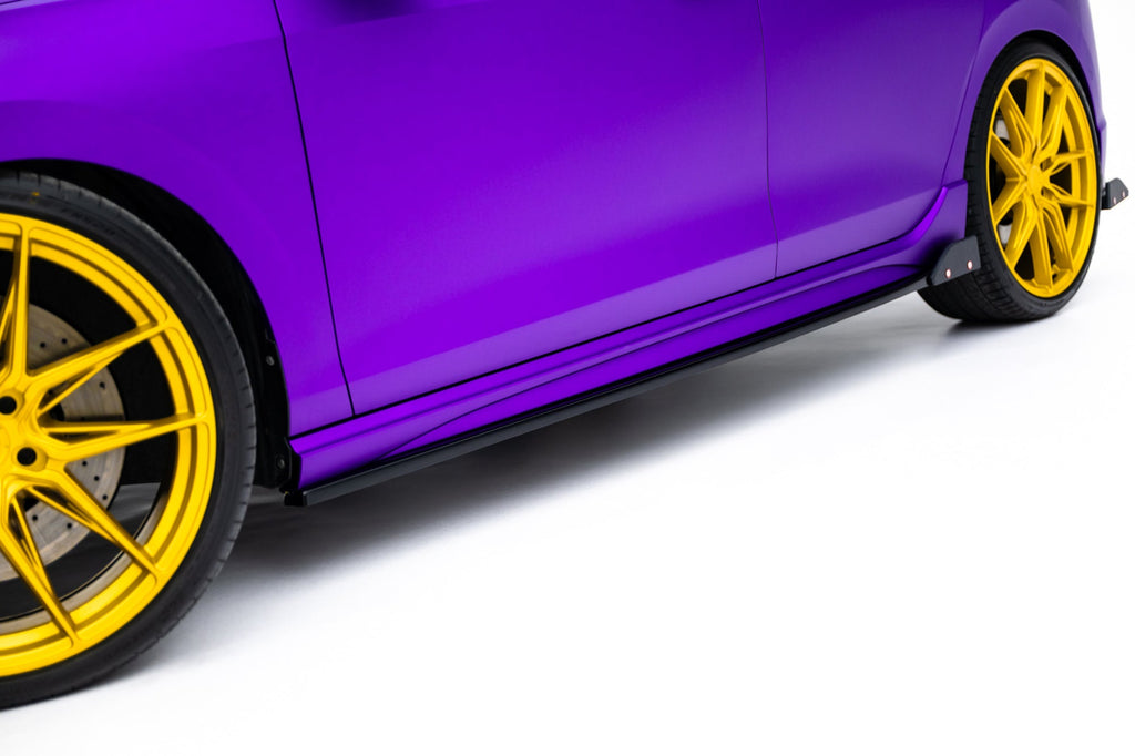 Maxton Design Difusores de taloneras laterales V.2 + Flaps para Volkswagen Golf R Hatchback Mk8 Facelift - imagen 2