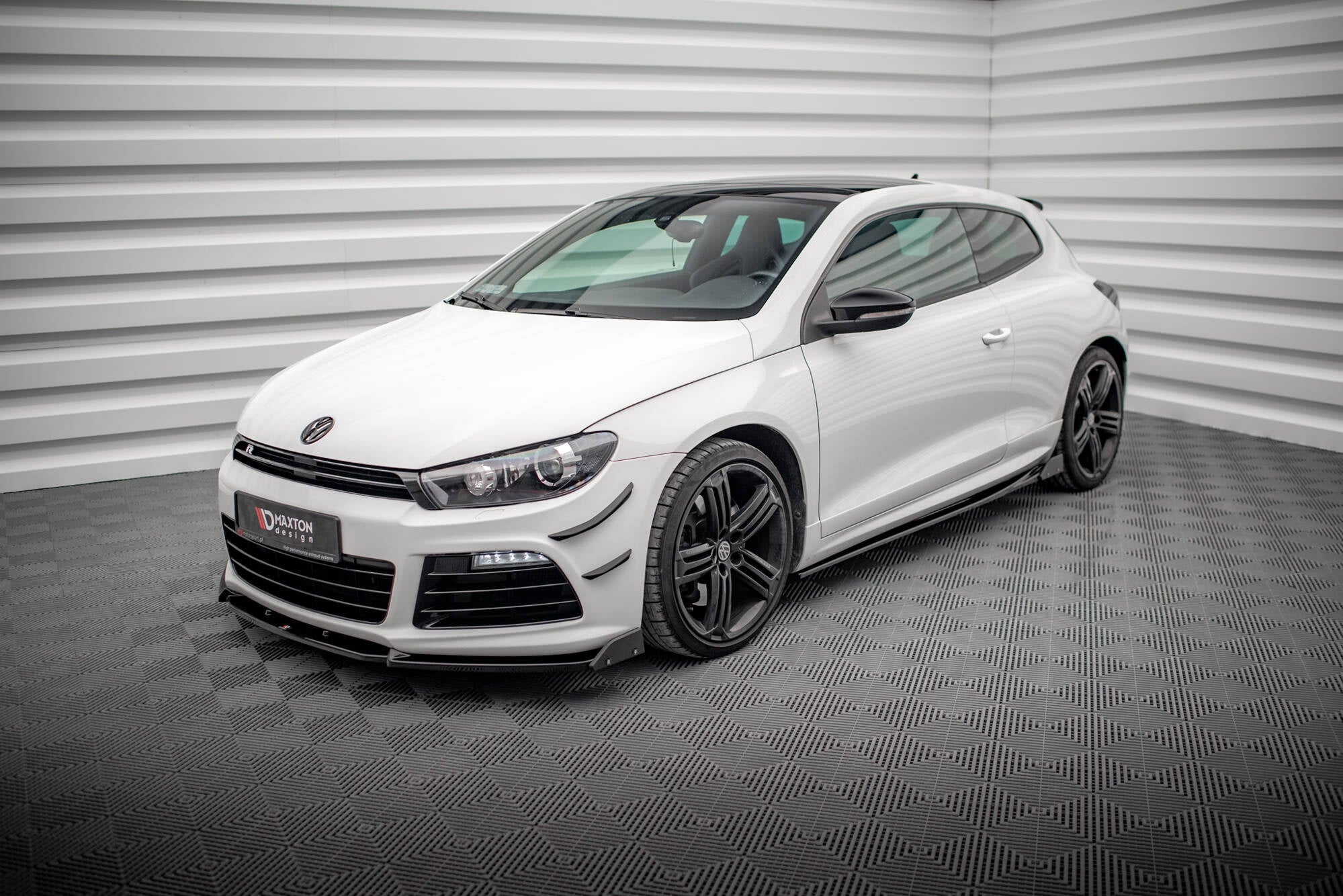Maxton Design Difusores de taloneras laterales V.2 + Flaps para Volkswagen Scirocco R Mk3 - imagen 4