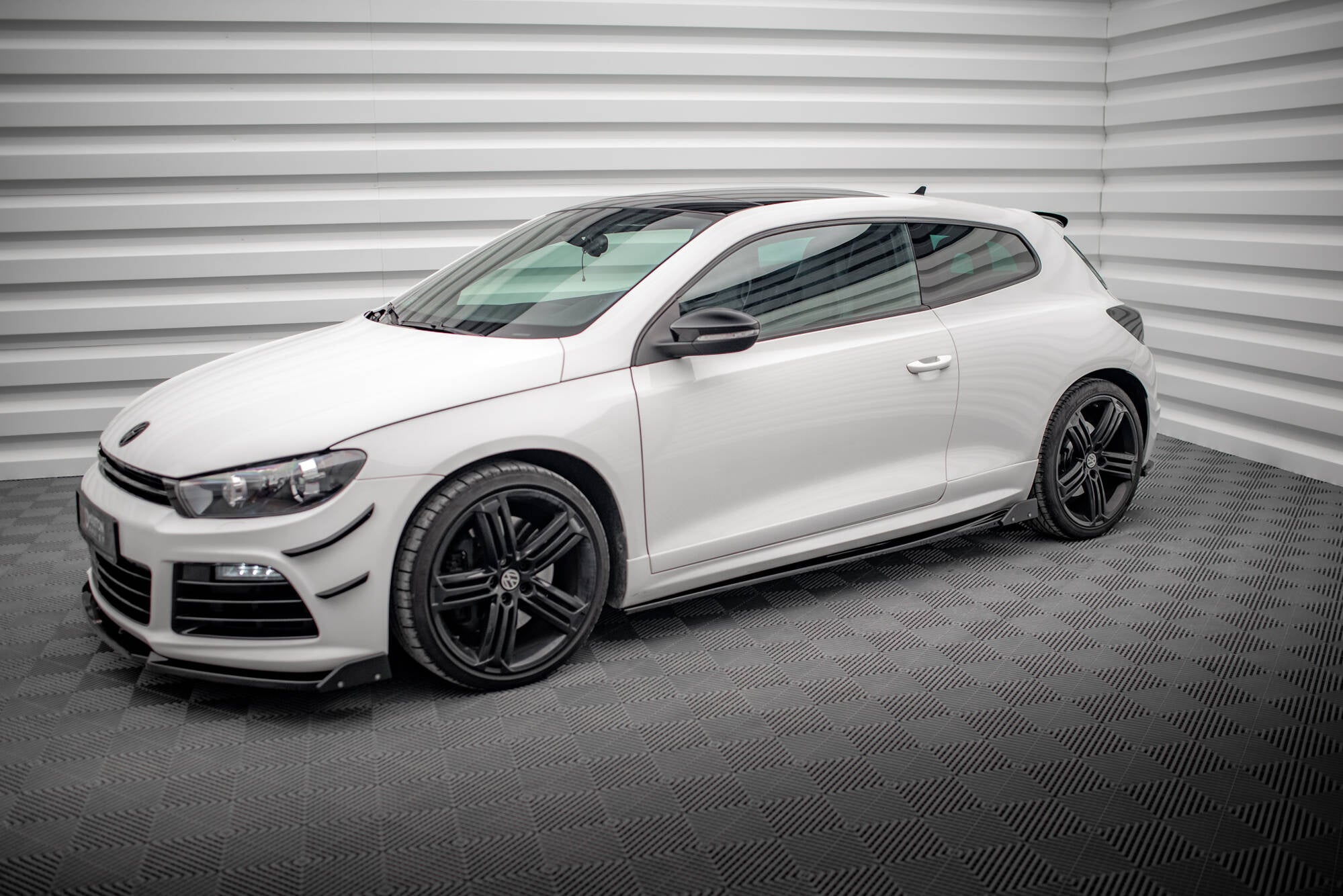 Maxton Design Difusores de taloneras laterales V.2 + Flaps para Volkswagen Scirocco R Mk3 - imagen 5