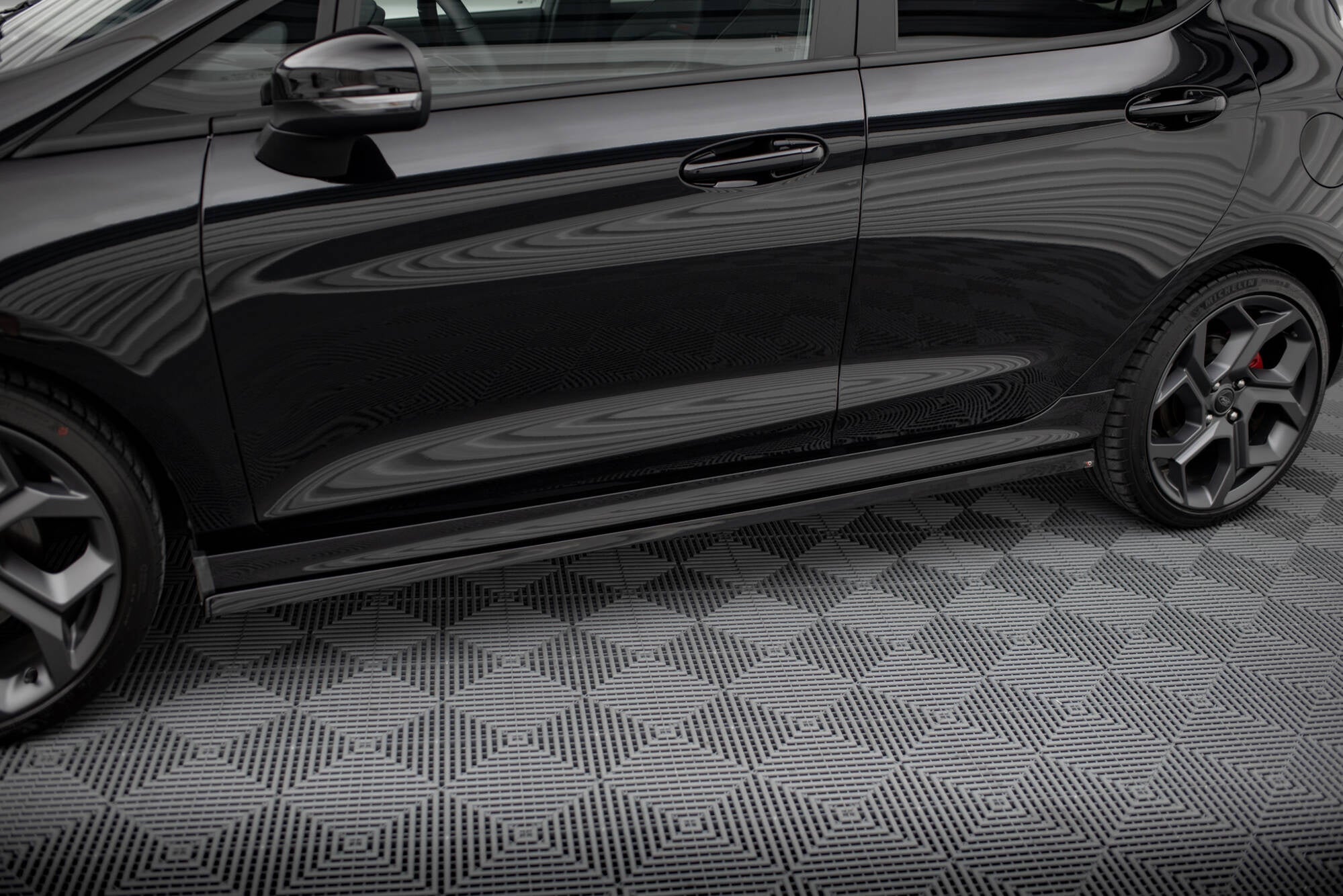Maxton Design Difusores de taloneras laterales V.2 para Ford Fiesta Mk8 ST / ST-Line - imagen 1