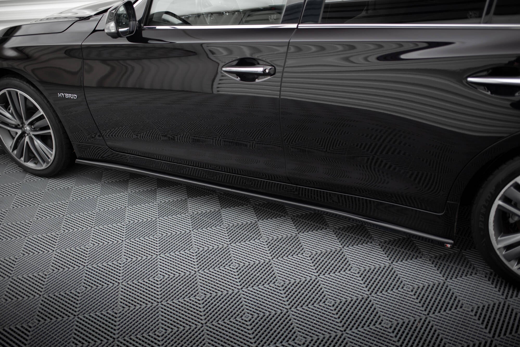 Maxton Design Difusores de taloneras laterales V.2 para Infiniti Q50 S Mk1 - imagen 3