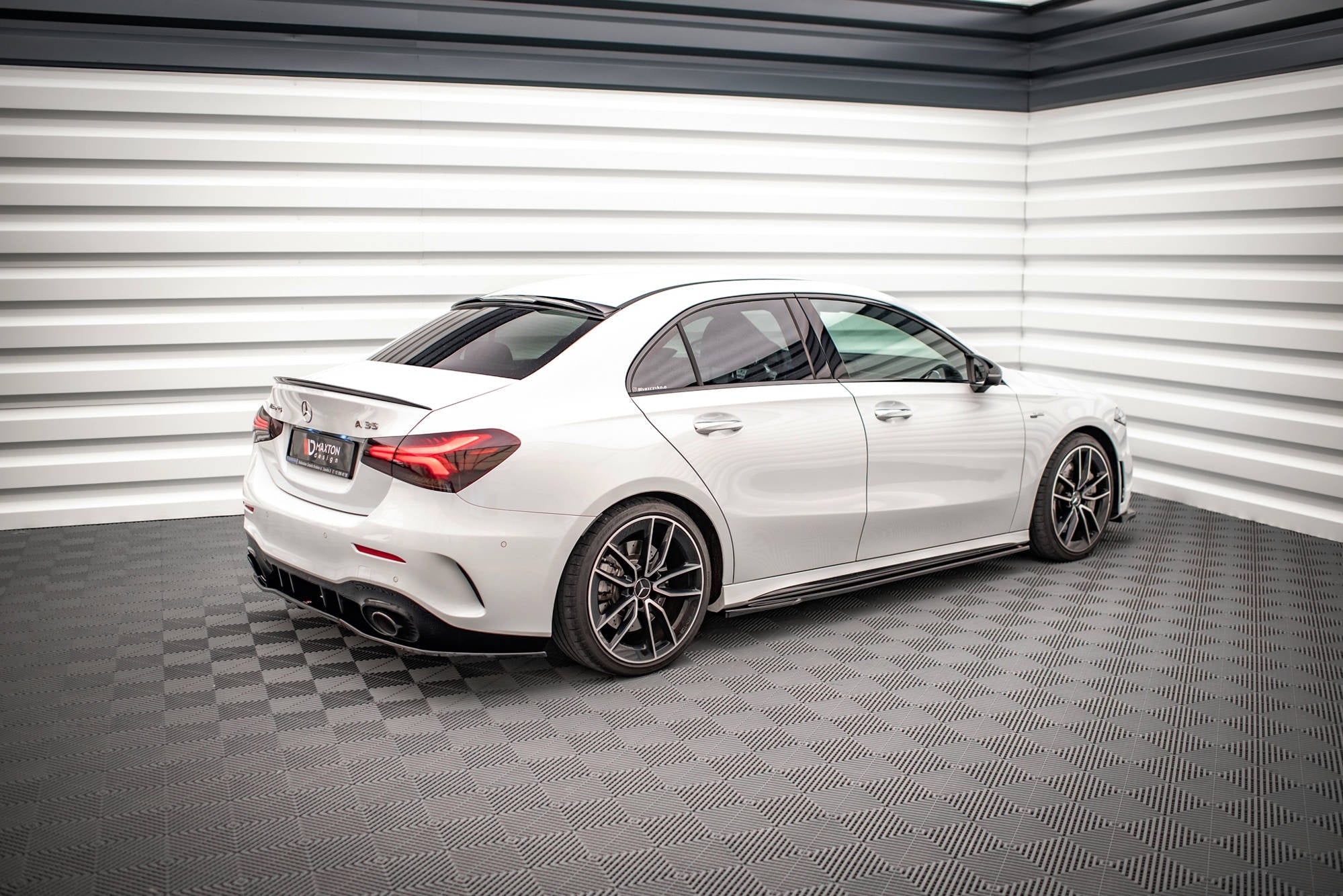 Maxton Design Difusores de taloneras laterales V.2 para Mercedes A35 AMG / AMG-Line W177 - imagen 2