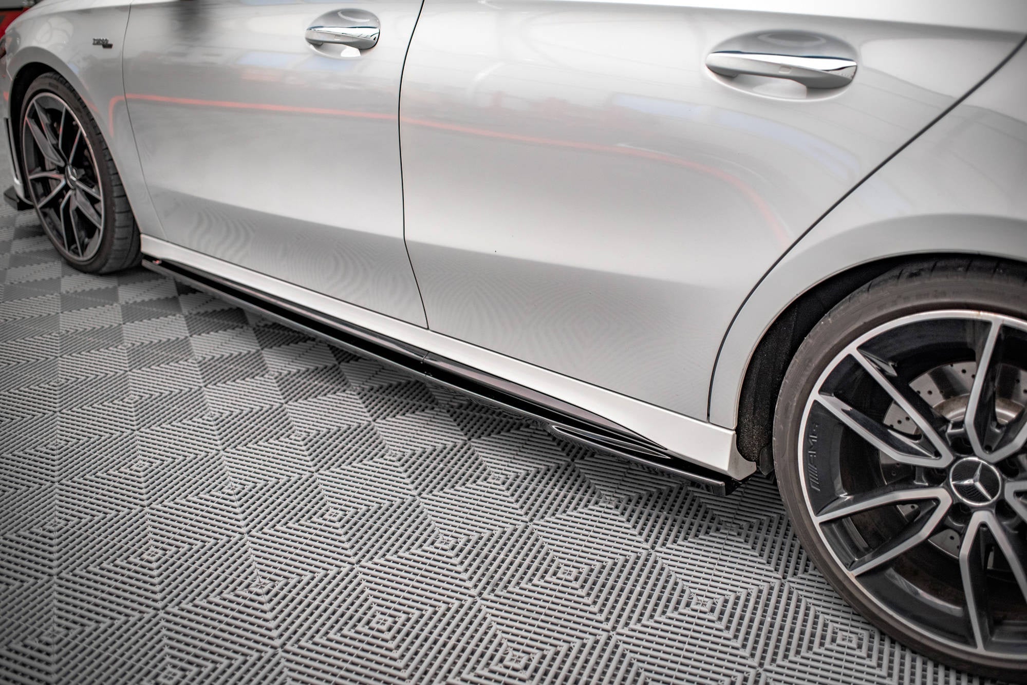 Maxton Design Difusores de taloneras laterales V.2 para Mercedes A35 AMG / AMG-Line W177 - imagen 3