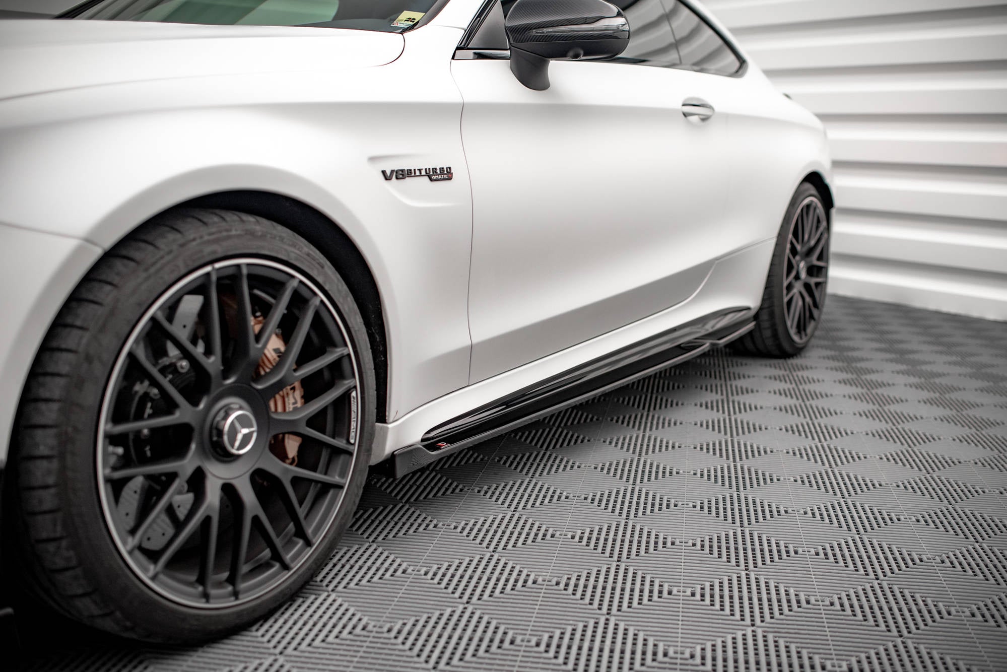 Maxton Design Difusores de taloneras laterales V.2 para Mercedes-AMG C 63AMG Coupe C205 Facelift - imagen 1