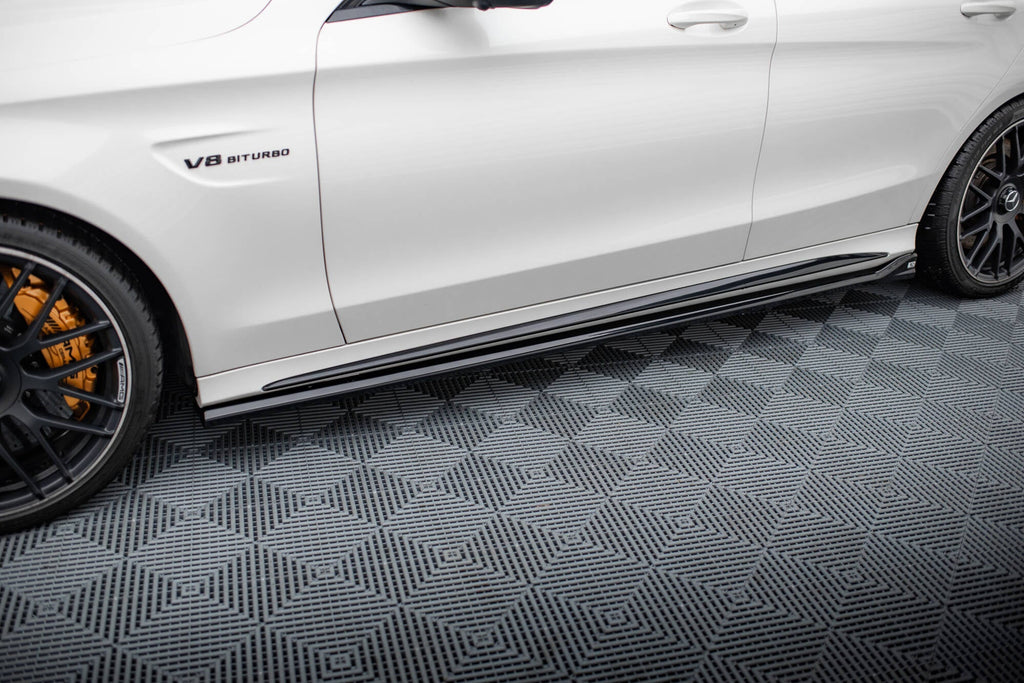 Maxton Design Difusores de taloneras laterales V.2 para Mercedes-AMG C63 Sedan / Estate W205 / S205 - imagen 1