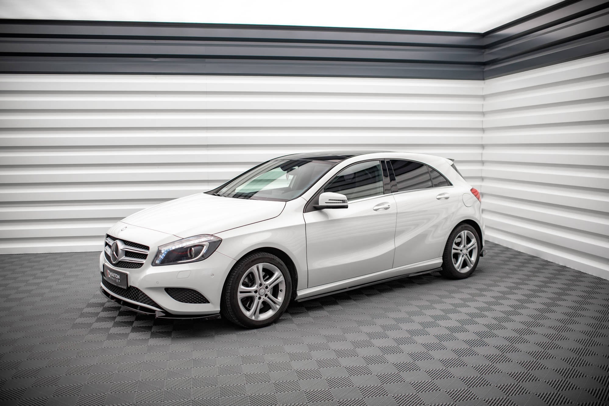 Maxton Design Difusores de taloneras laterales V.2 para Mercedes-Benz A W176 - imagen 2