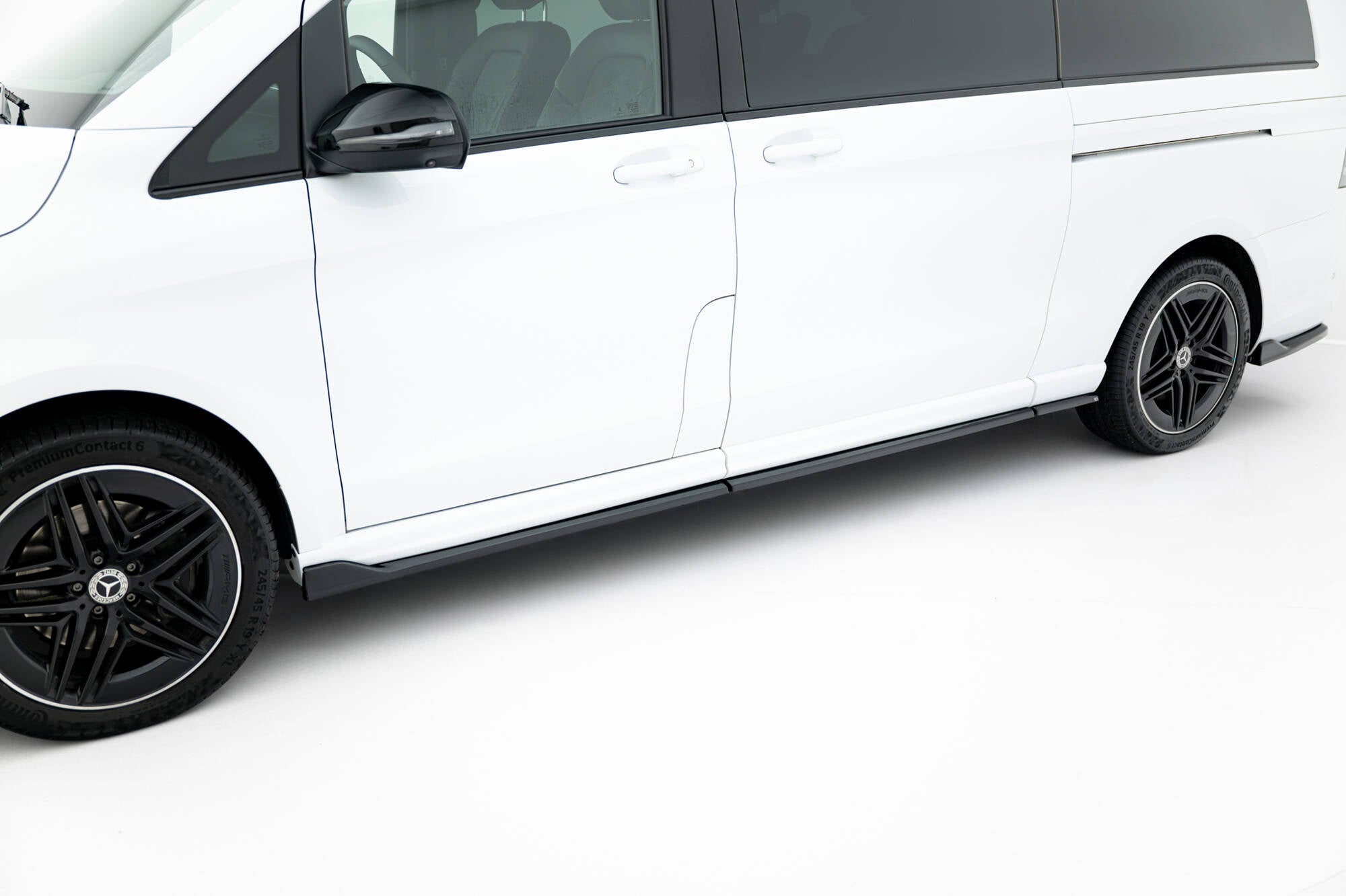 Maxton Design Difusores de taloneras laterales V.2 para Mercedes-Benz V-Class Extra Long AMG-Line W447 - imagen 1