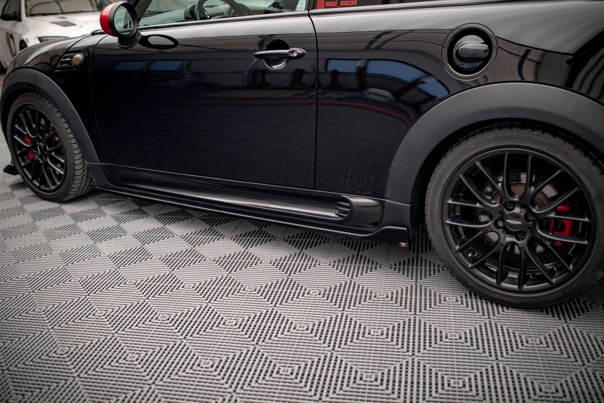 Maxton Design Difusores de taloneras laterales V.2 para Mini Cooper John Cooper Works R56 - imagen 1