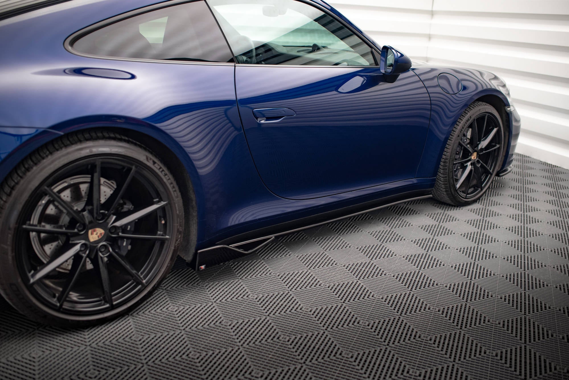 Maxton Design Difusores de taloneras laterales V.2 para Porsche 911 Carrera Aero / Carrera GTS 992 - imagen 2
