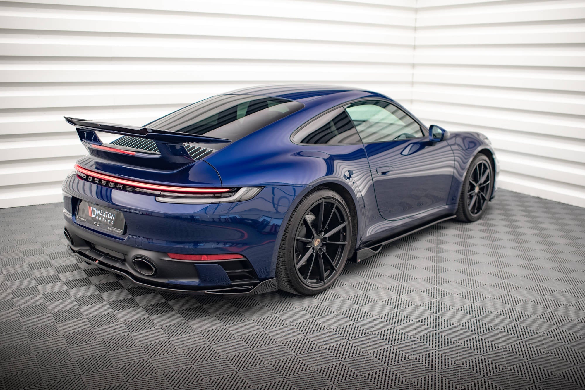 Maxton Design Difusores de taloneras laterales V.2 para Porsche 911 Carrera Aero / Carrera GTS 992 - imagen 3