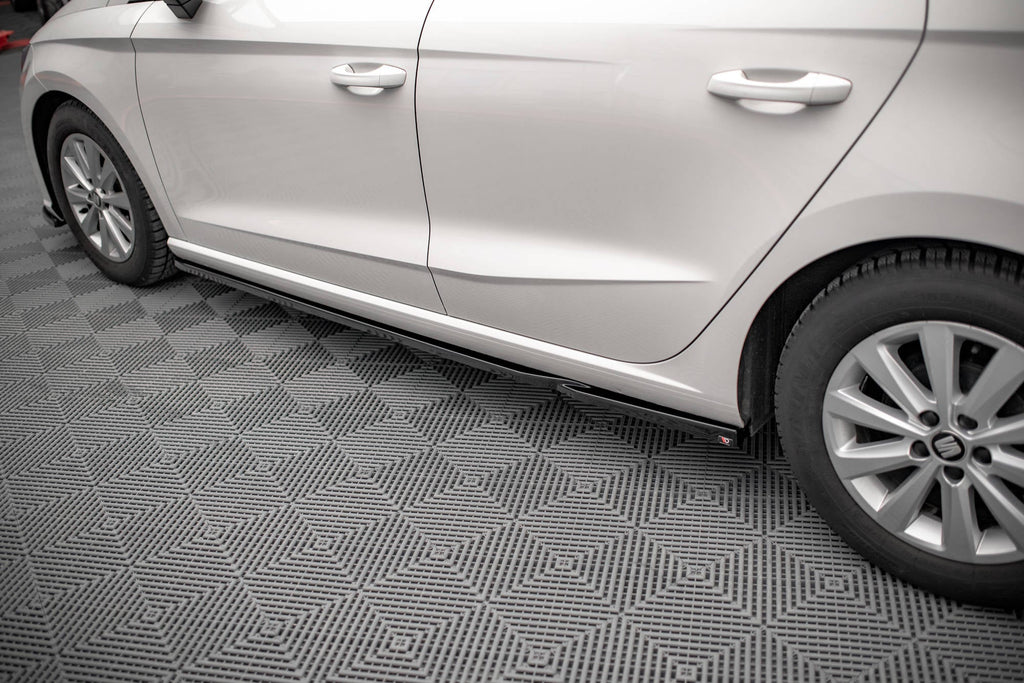 Maxton Design Difusores de taloneras laterales V.2 para Seat Ibiza FR/ Standard Mk5 - imagen 1
