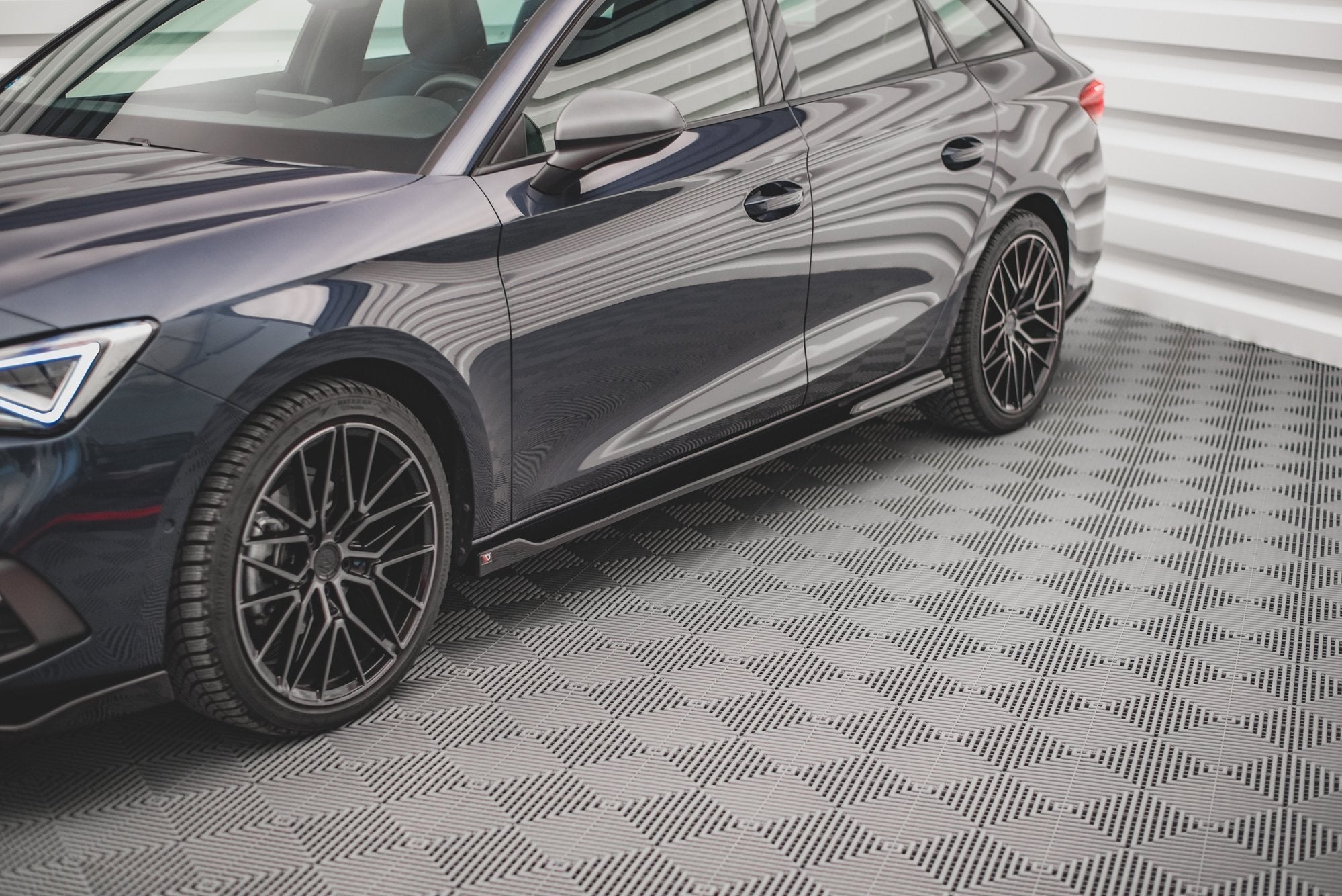 Maxton Design Difusores de taloneras laterales V.2 Seat Leon FR ST / Hatchback Mk4 / para Cupra Leon ST / Hatchback Mk1 / Mk1 Facelift - imagen 1