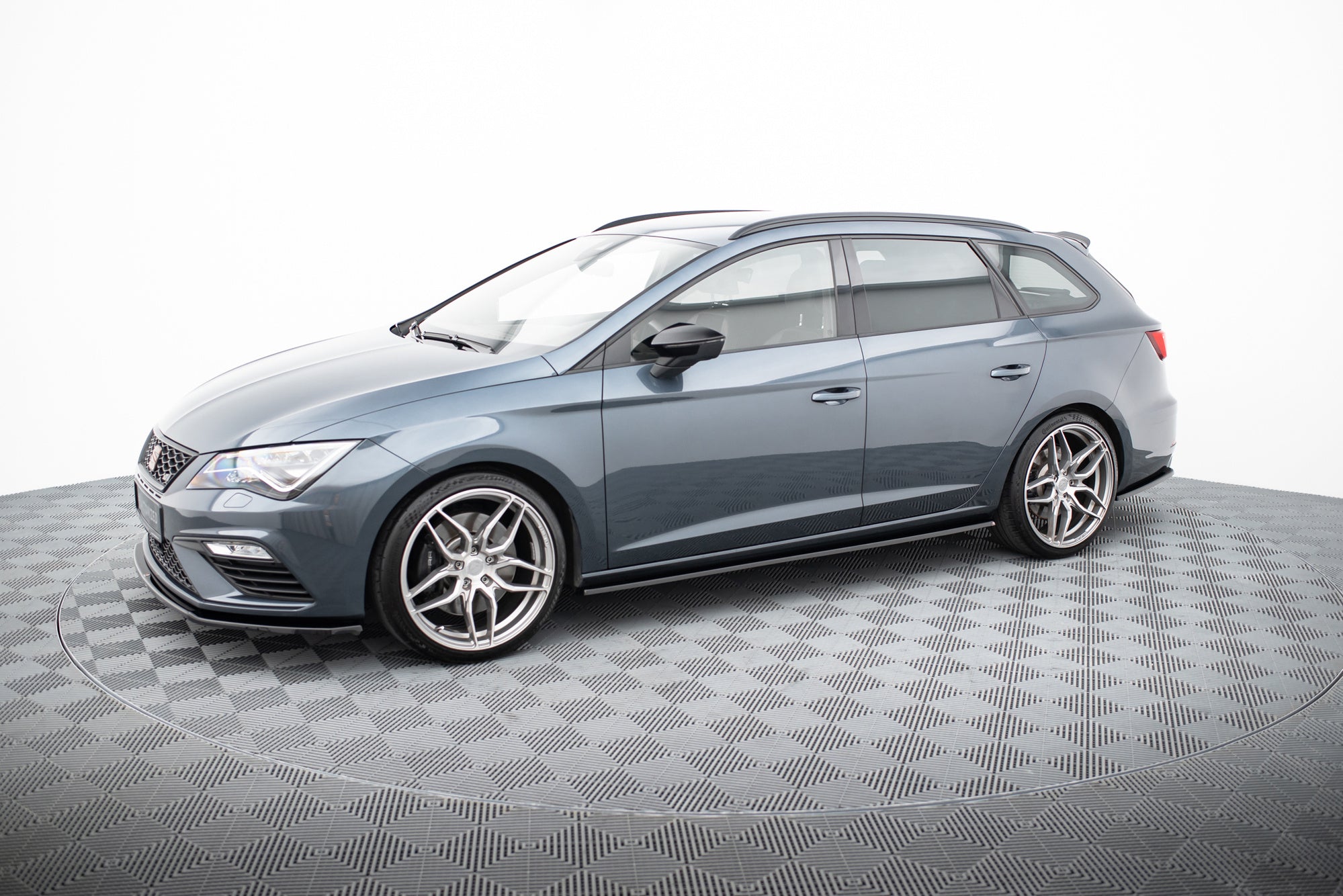 Maxton Design Difusores de taloneras laterales V.2 para Seat Leon Mk3 Cupra/ FR Facelift - imagen 2