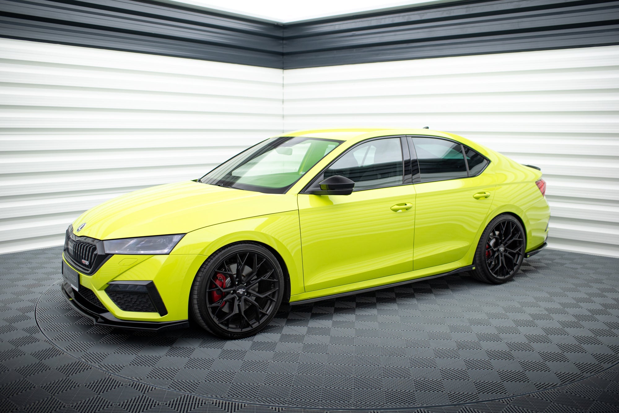 Maxton Design Difusores de taloneras laterales V.2 para Skoda Octavia RS Liftback / Combi Mk4 - imagen 2