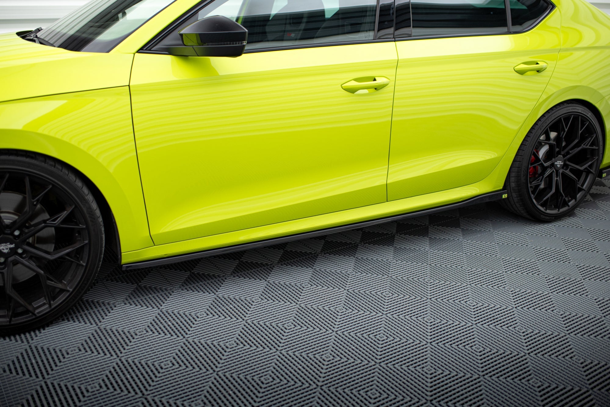 Maxton Design Difusores de taloneras laterales V.2 para Skoda Octavia RS Liftback / Combi Mk4 - imagen 1