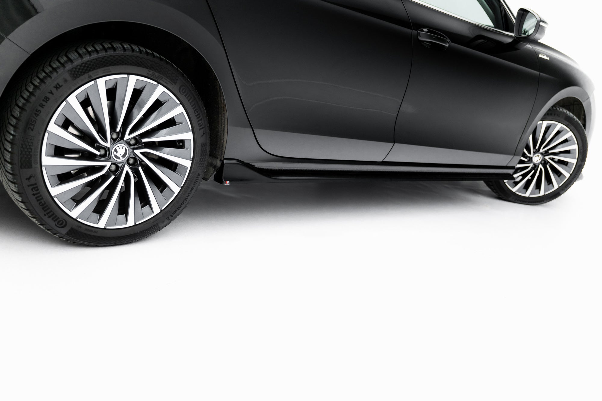 Maxton Design Difusores de taloneras laterales V.2 para Skoda Superb Mk4 - imagen 4