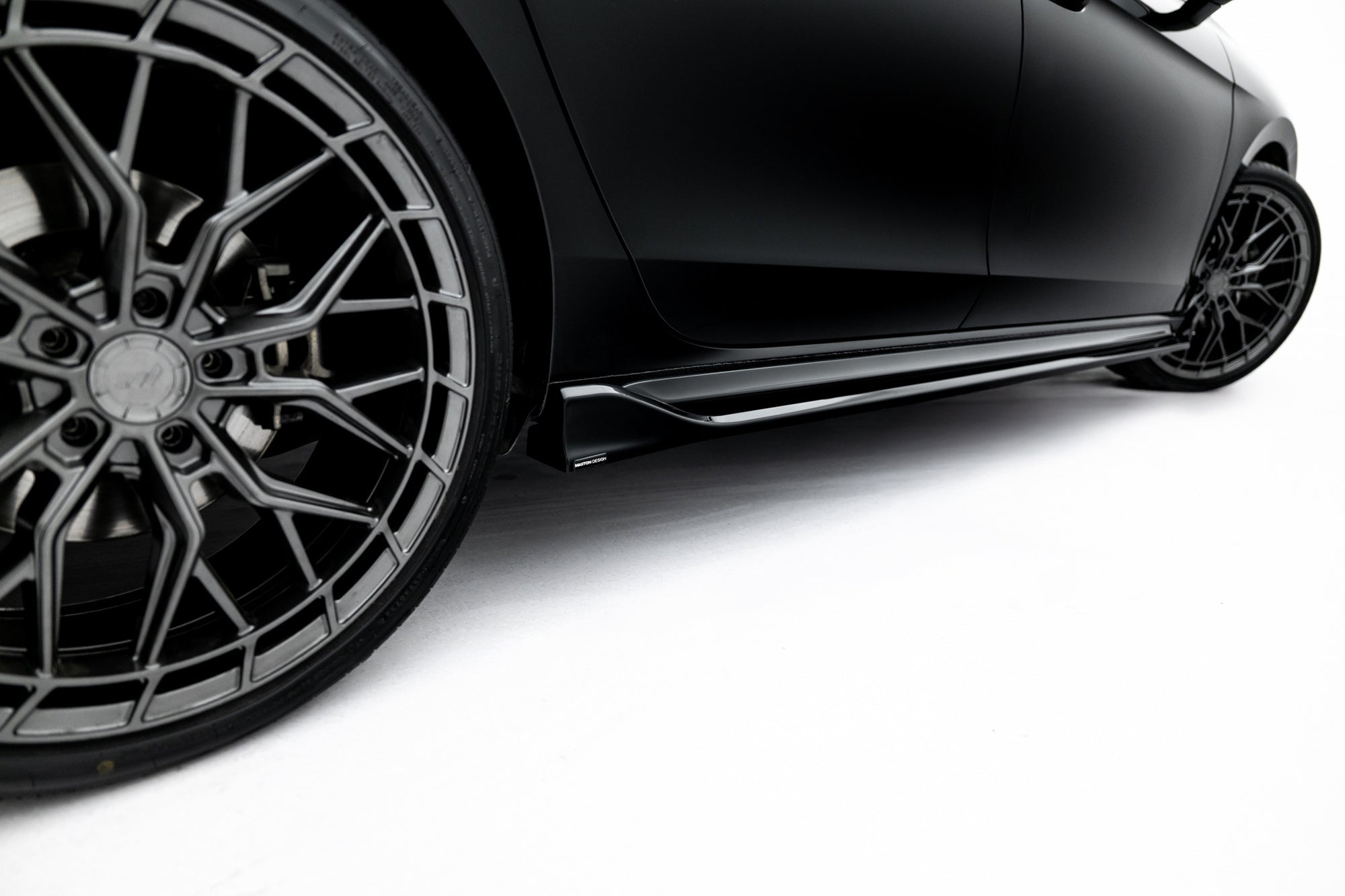 Maxton Design Difusores de taloneras laterales V.2 para Skoda Superb Sportline Mk4 - imagen 4