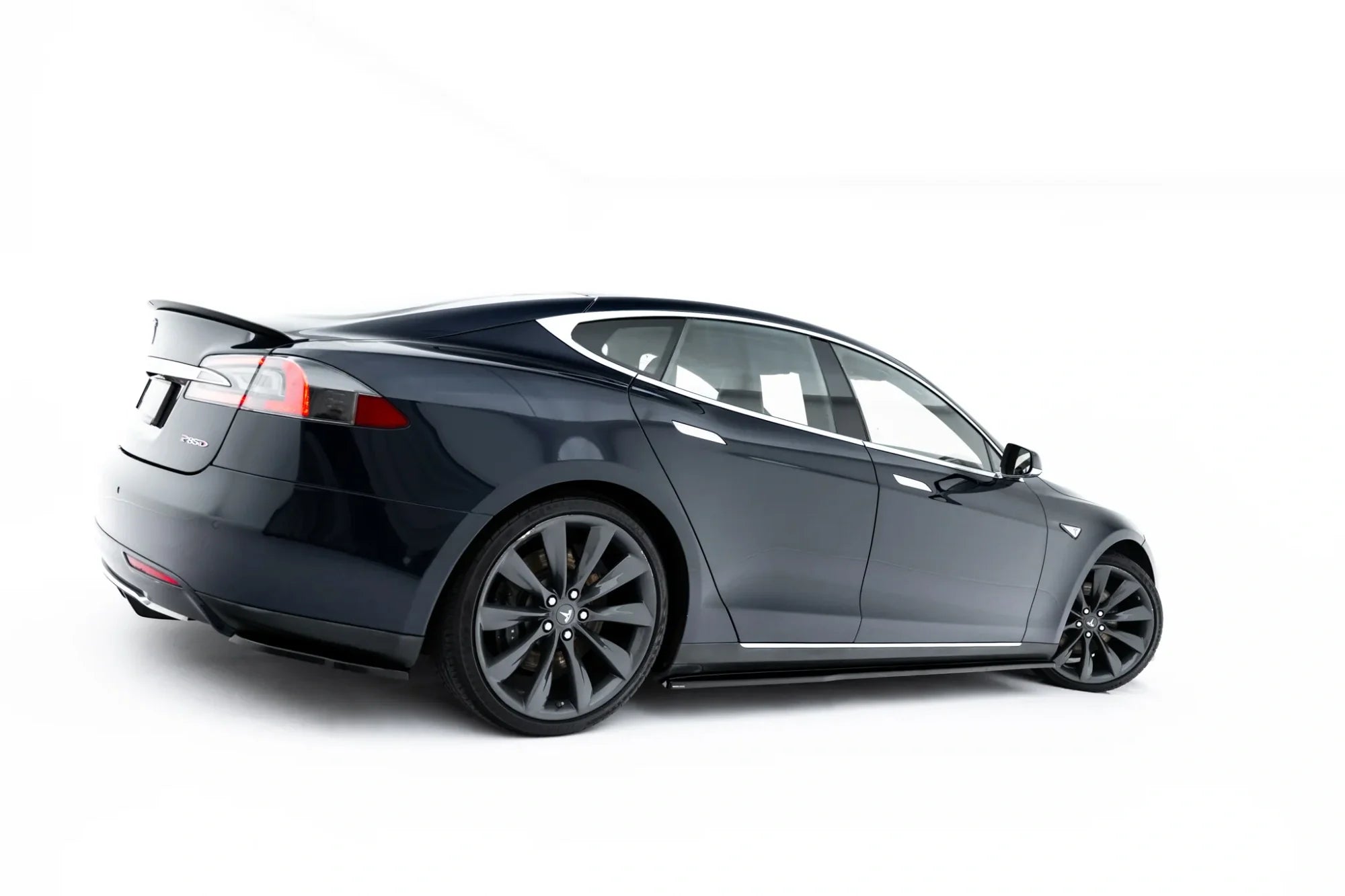 Maxton Design Difusores de taloneras laterales V.2 para Tesla Model S Mk1 - imagen 1