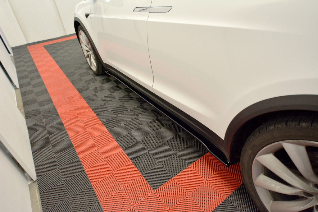 Maxton Design Difusores de taloneras laterales V.2 para Tesla Model X Mk1 - imagen 3