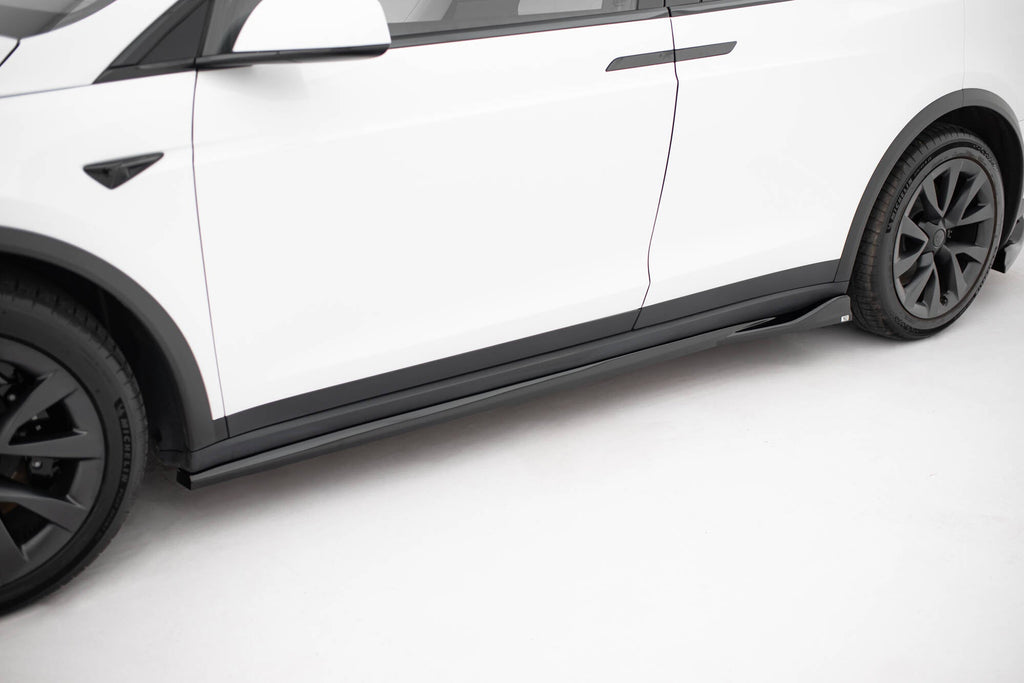 Maxton Design Difusores de taloneras laterales V.2 para Tesla Model X Mk1 Facelift - imagen 1