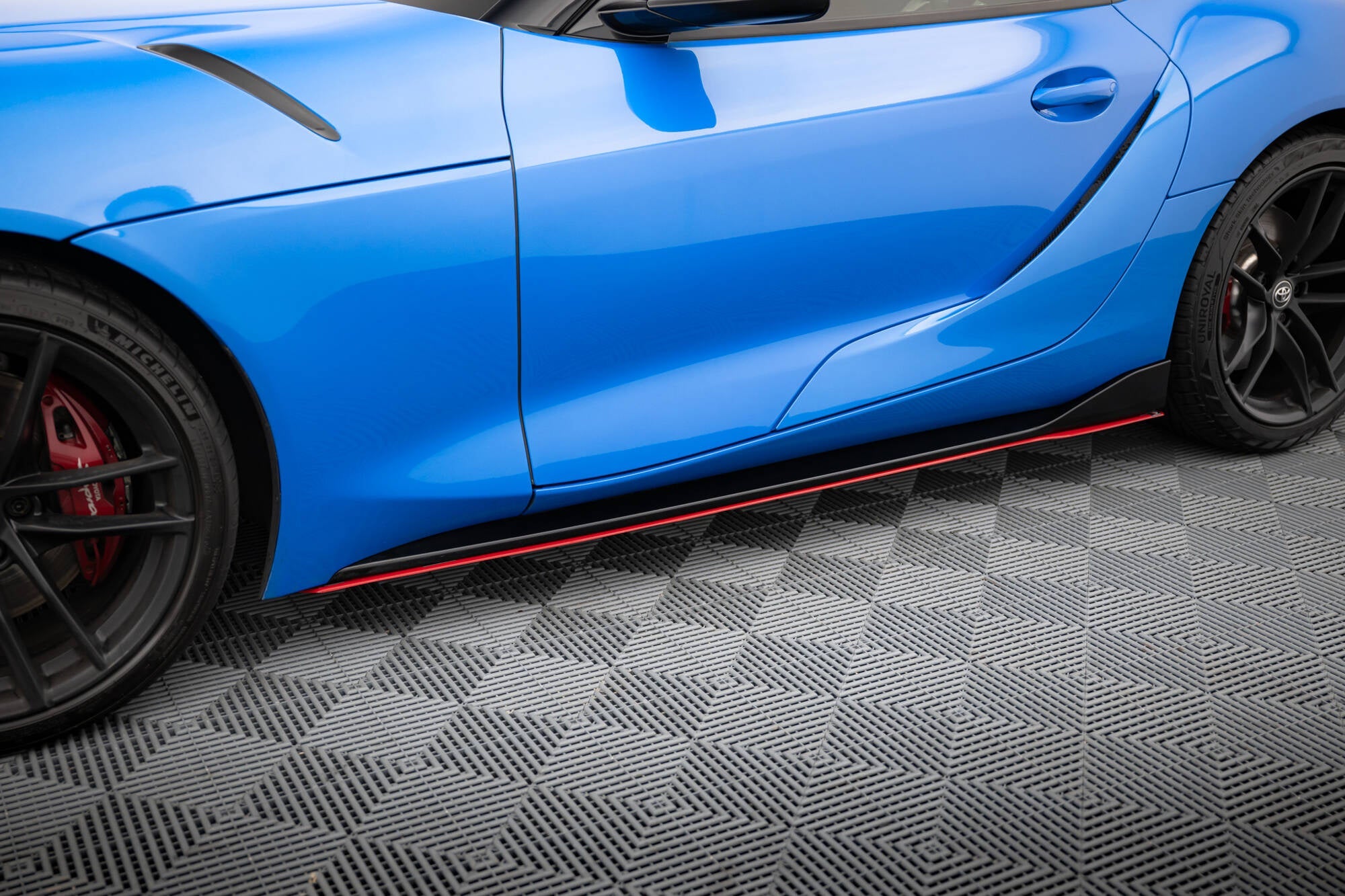 Maxton Design Difusores de taloneras laterales V.2 para Toyota Supra Mk5 - imagen 3