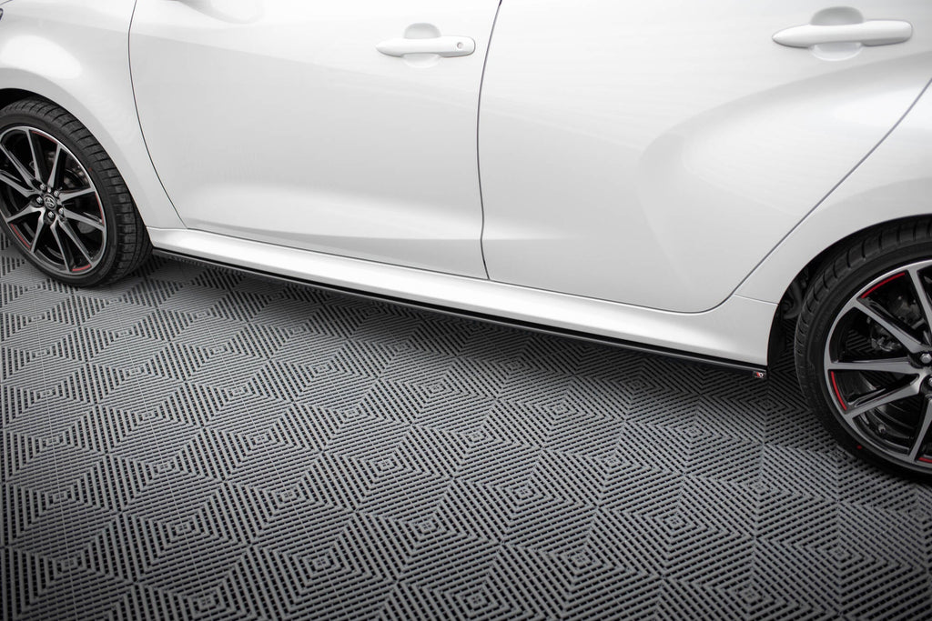 Maxton Design Difusores de taloneras laterales V.2 para Toyota Yaris Mk4 - imagen 3