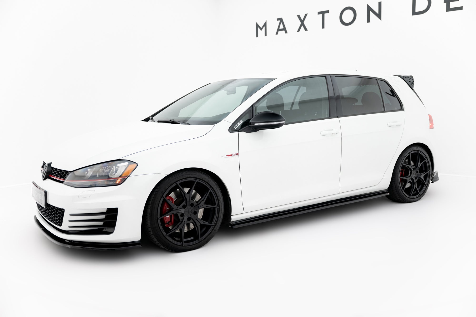 Maxton Design Difusores de taloneras laterales V.2 para Volkswagen Golf GTI / GTD Mk7 / Mk7 Facelift (narrow) - imagen 2