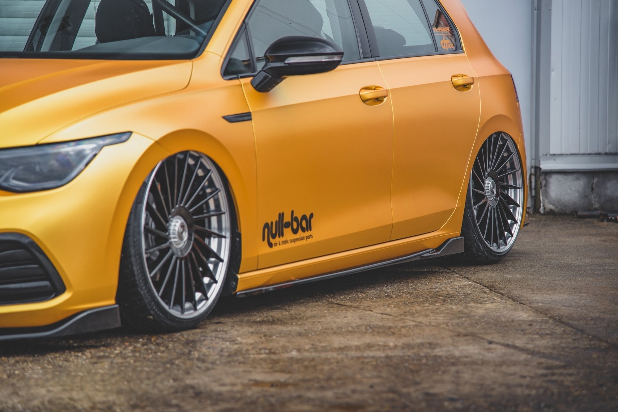 Maxton Design Difusores de taloneras laterales V.2 para Volkswagen Golf Mk8 - imagen 1