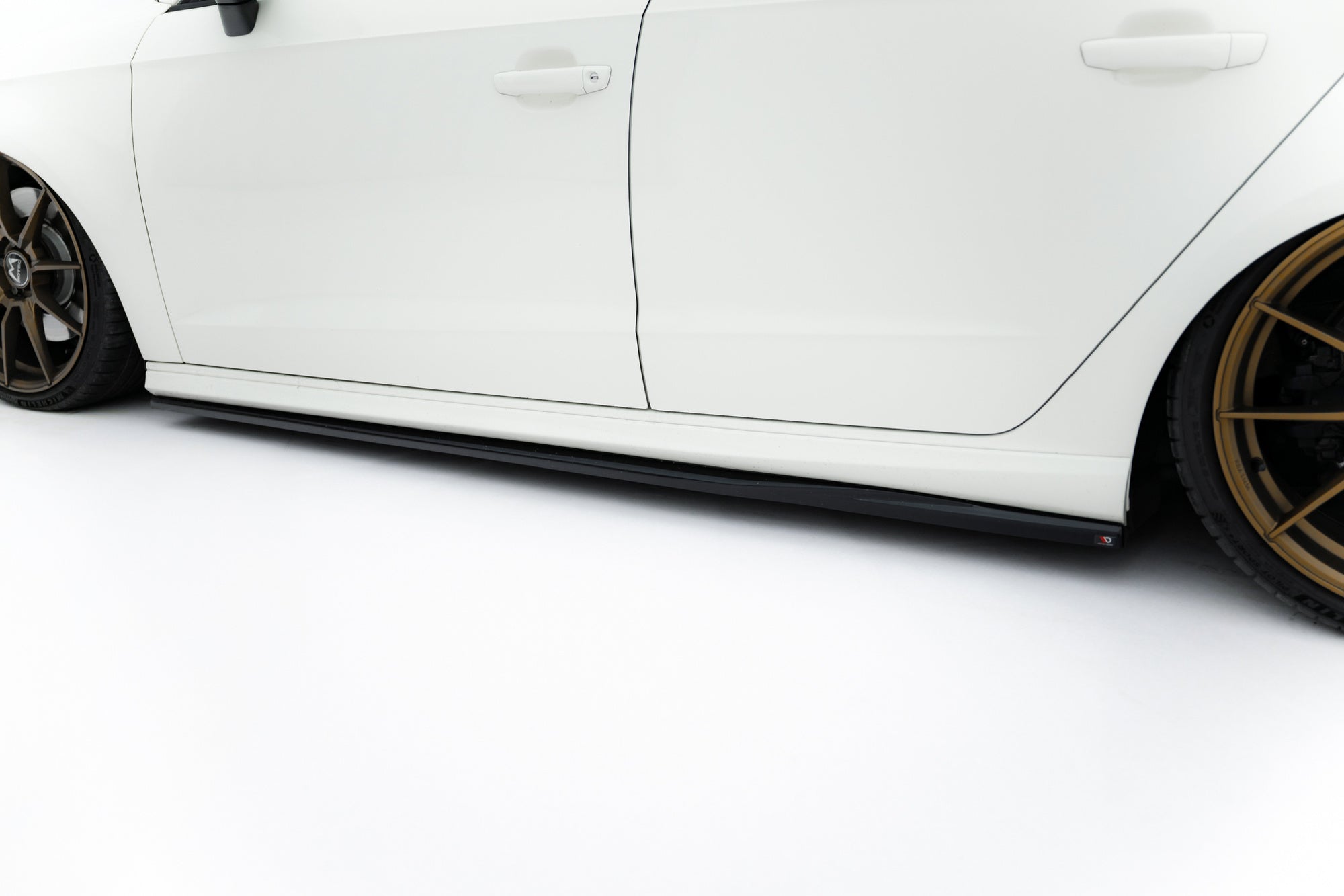 Maxton Design Difusores de taloneras laterales V.3 para Audi S3 / A3 S-Line Sportback 8V / 8V Facelift - imagen 3