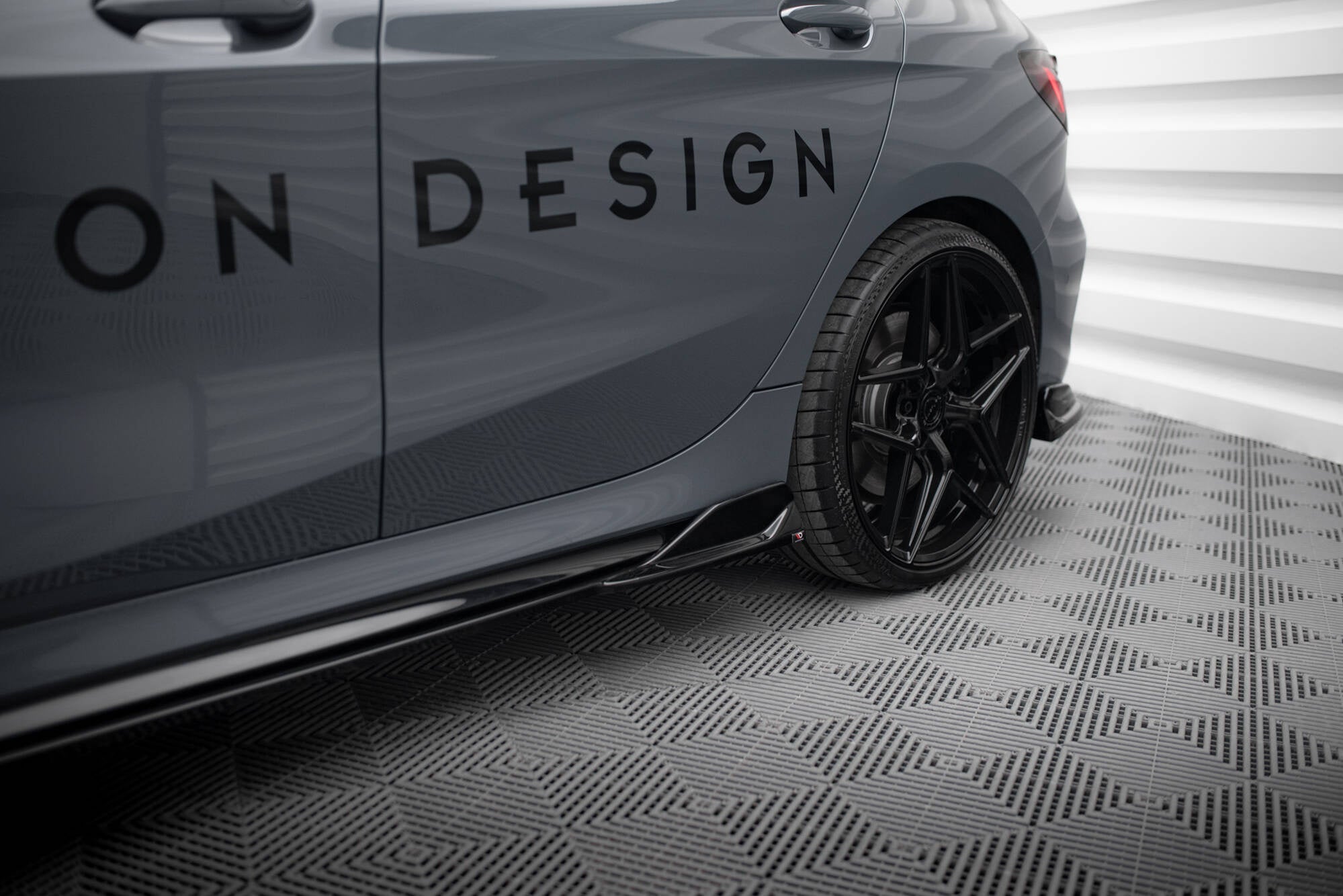 Maxton Design Difusores de taloneras laterales V.3 para BMW 1 M-Pack/ M135i / 128ti F40 - imagen 4