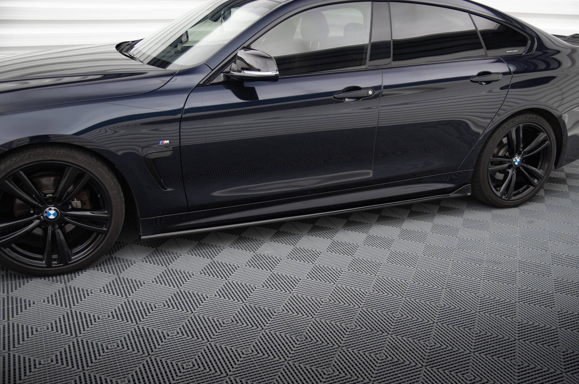 Maxton Design Difusores de taloneras laterales V.3 para BMW 4 Coupe / Gran Coupe / Cabrio M-Pack F32 / F36 / F33 - imagen 1