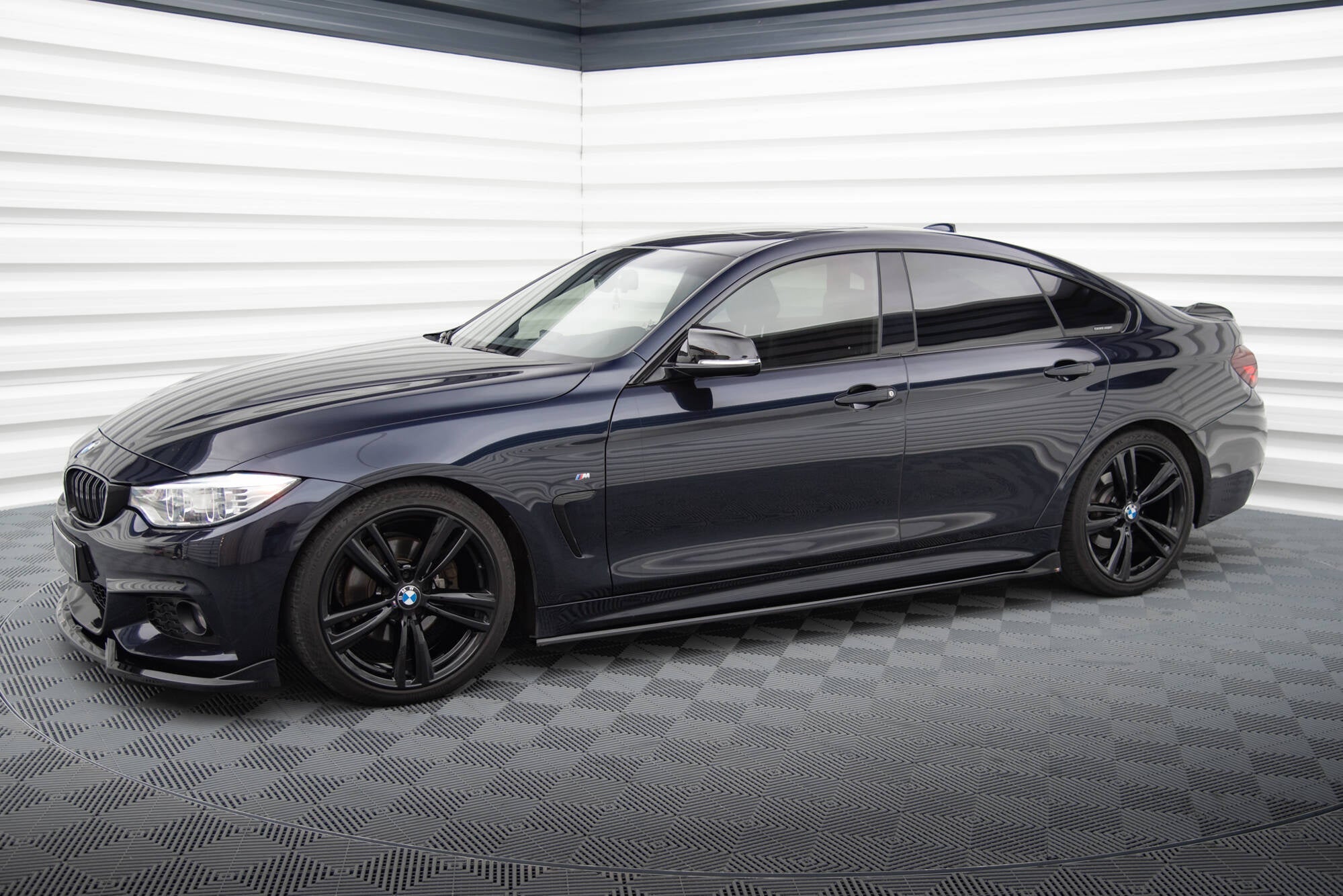 Maxton Design Difusores de taloneras laterales V.3 para BMW 4 Coupe / Gran Coupe / Cabrio M-Pack F32 / F36 / F33 - imagen 3