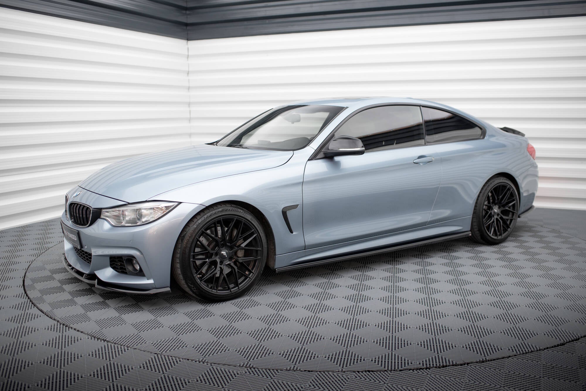 Maxton Design Difusores de taloneras laterales V.3 para BMW 4 Coupe / Gran Coupe / Cabrio M-Pack F32 / F36 / F33 - imagen 2