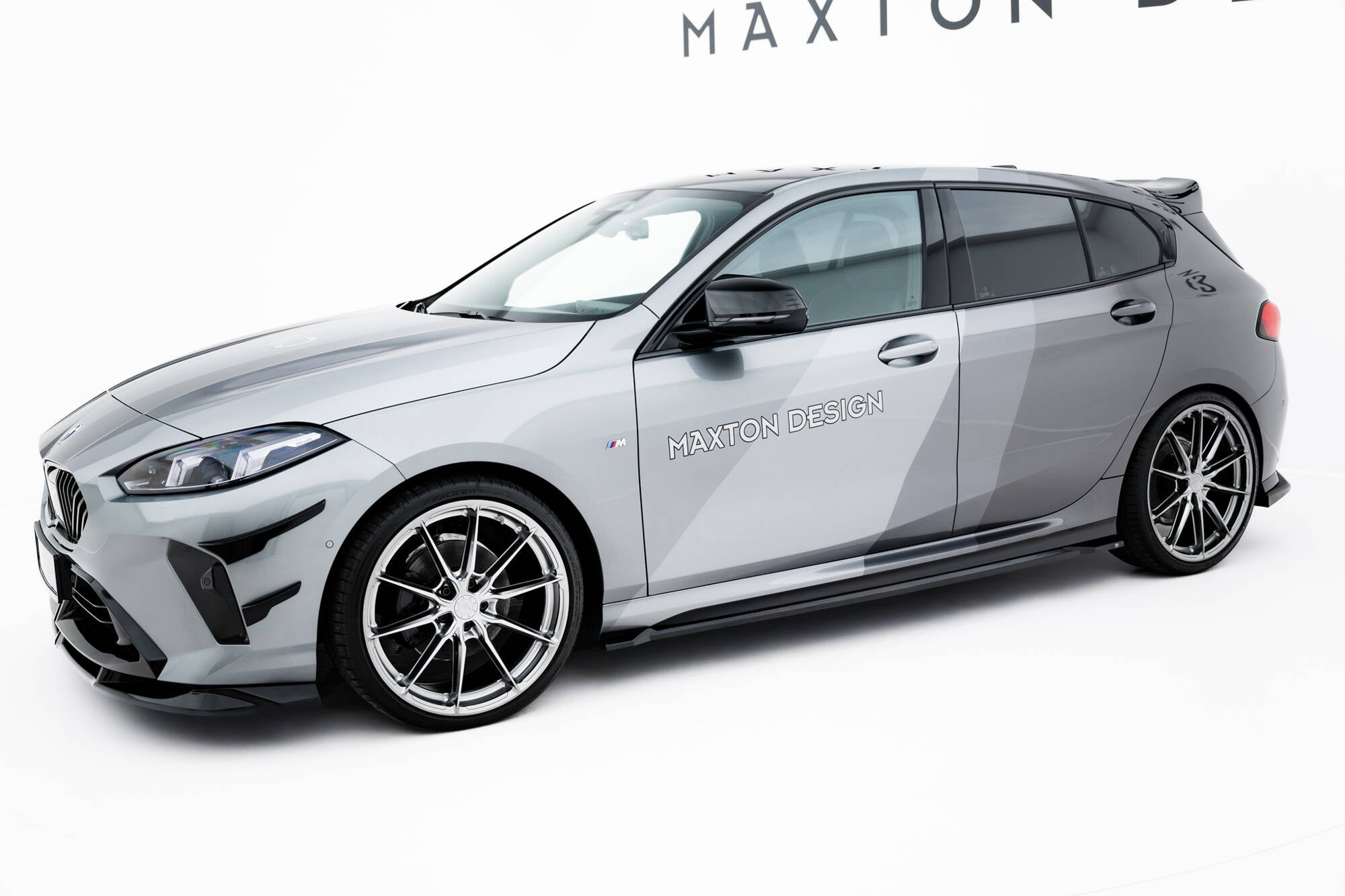 Maxton Design Difusores de taloneras laterales V.3 para BMW M135i F70 - imagen 2