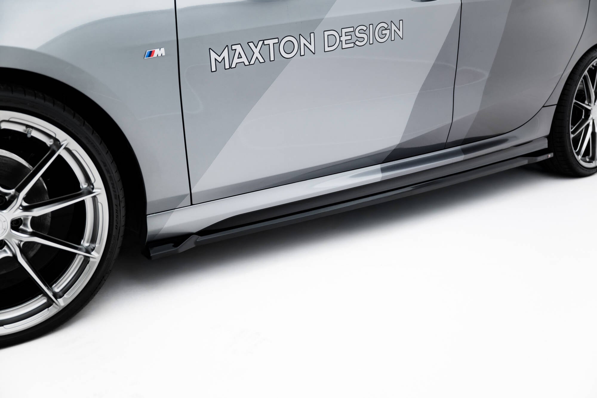 Maxton Design Difusores de taloneras laterales V.3 para BMW M135i F70 - imagen 1