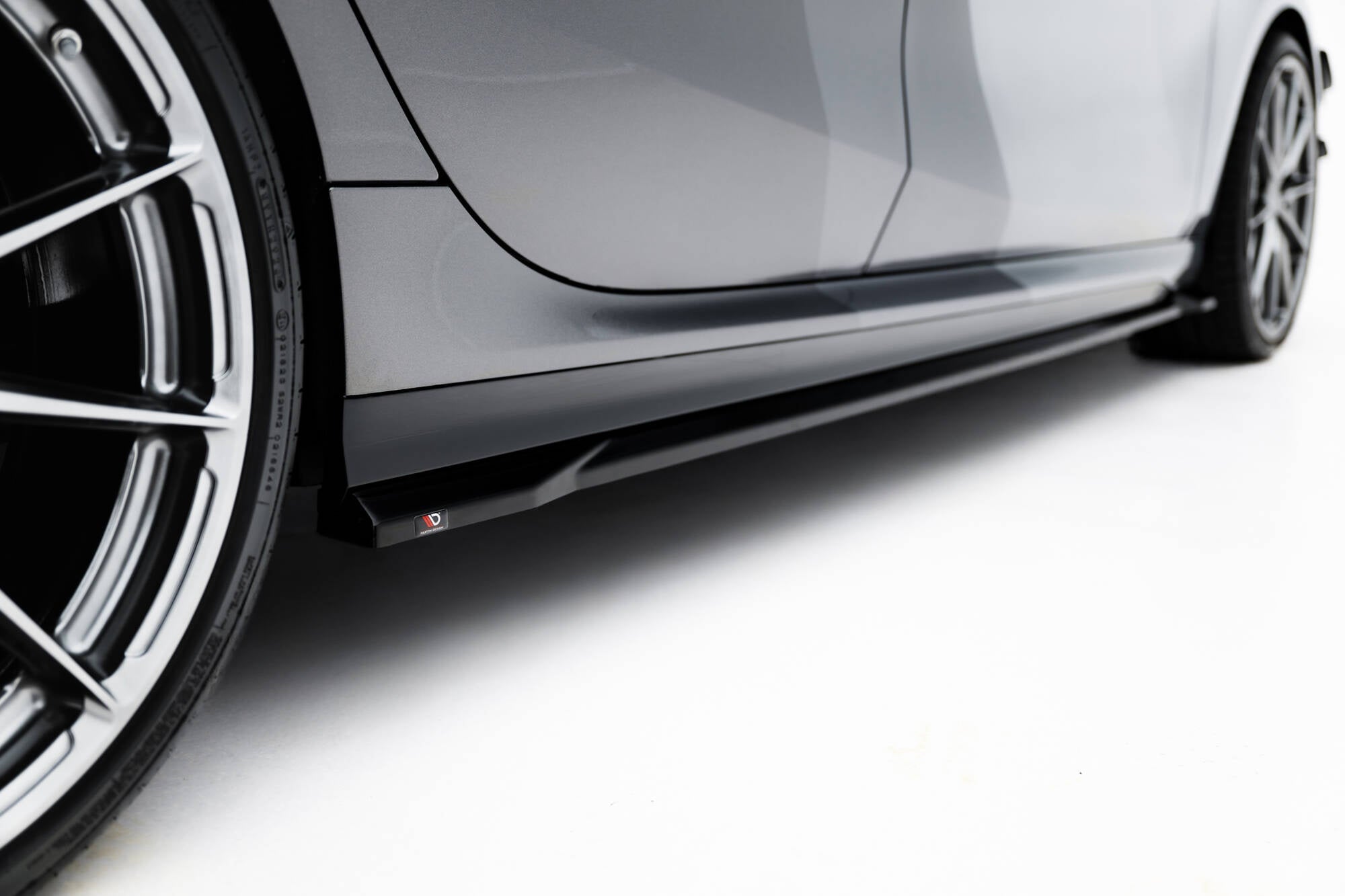 Maxton Design Difusores de taloneras laterales V.3 para BMW M135i F70 - imagen 5