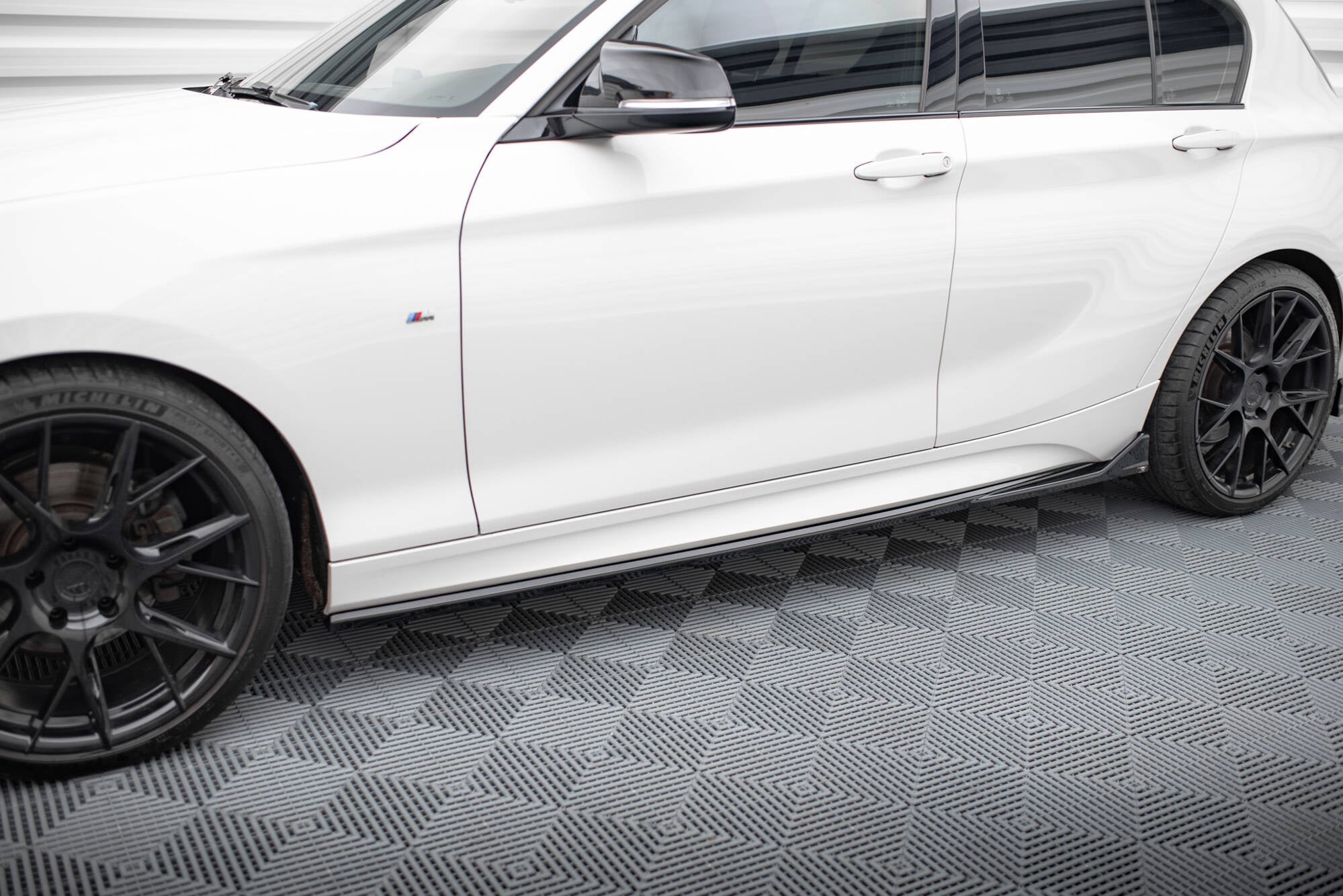 Maxton Design Difusores de taloneras laterales V.3 CSL LOOK para BMW 1 M-Pack / M140i F20 Facelift - imagen 1