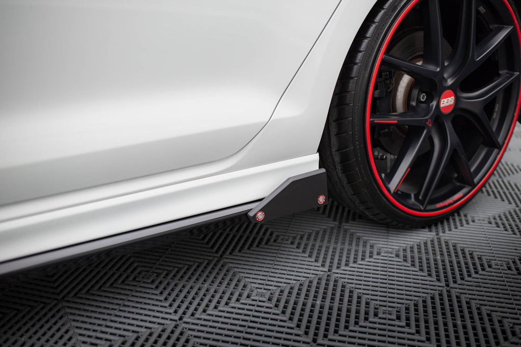 Maxton Design Difusores de taloneras laterales V.3 + Flaps para Volkswagen Golf R / R-Line Mk7 - imagen 4